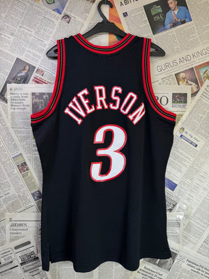 Mitchell & Ness® Medium | Chest: 22.5" | Black & Red | NBA Basketball Allen Iverson Mitchell & Ness 97 98 76ers Sixers Jersey | 2001 - Genuine Maal