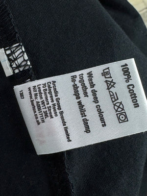 Burton® Medium | Chest: 22.5" | Black | T-Shirt | Cotton | 4446 - Genuine Maal