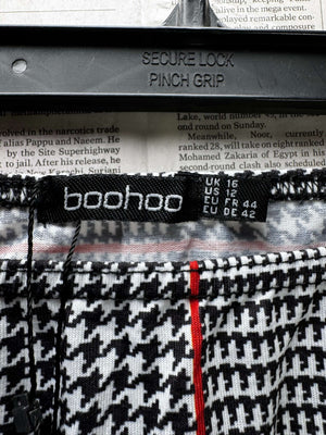 Boohoo® Waist: 26" to 28" | Houndstooth Plaid | Mini Skirt | B7 - 3171 - Genuine Maal