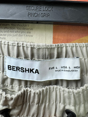Bershka® Waist: 32" to 34" | Beige | Cargo Trousers | Cotton - Poly - Elastane | 1477 - Genuine Maal