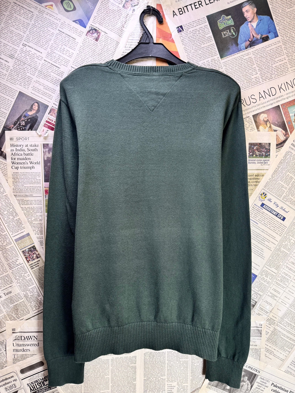 T*mmy Hilfiger® Medium | Chest: 22" | Dark Olive | Knit Sweater | Cotton | 3427 - Genuine Maal