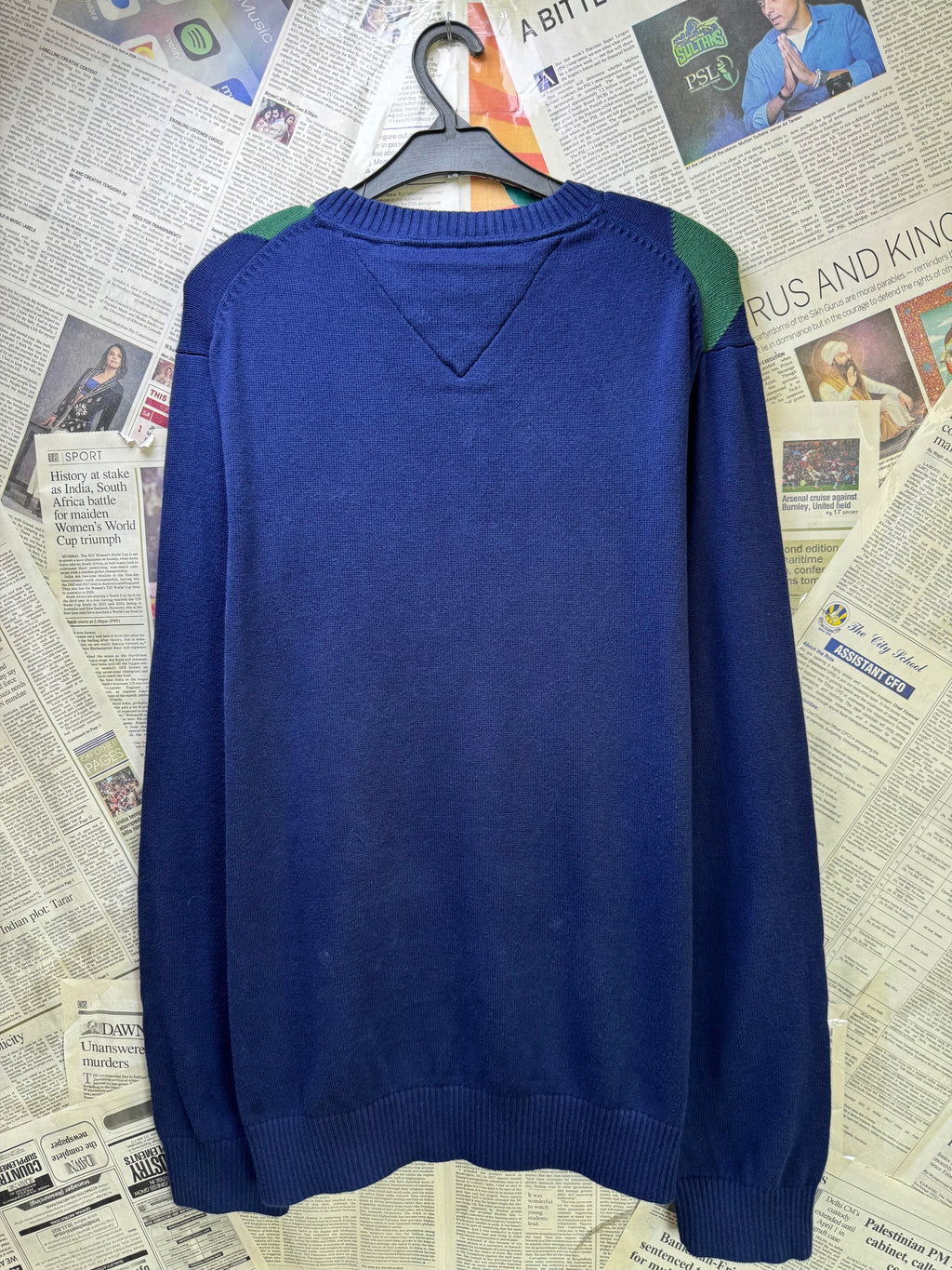 T*mmy Hilfiger® Large | Chest: 24" | Blue & Green Striped | Warm Knit Sweater | Cotton | 3403 - Genuine Maal
