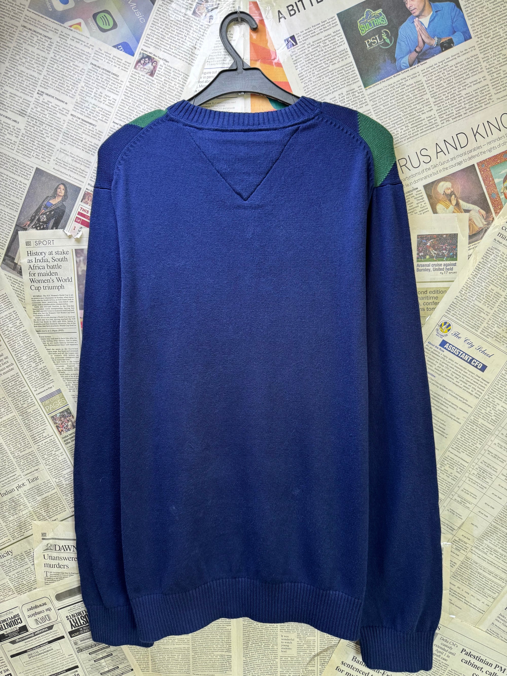 T*mmy Hilfiger® Large | Chest: 24" | Blue & Green Striped | Warm Knit Sweater | Cotton | 3403 - Genuine Maal