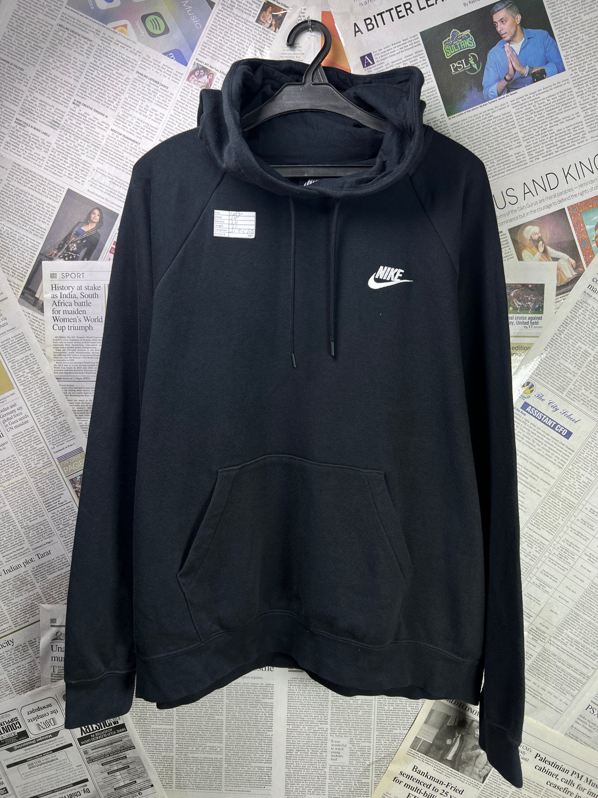 N*ke® Large | Chest: 24" | Hoodie | 1803