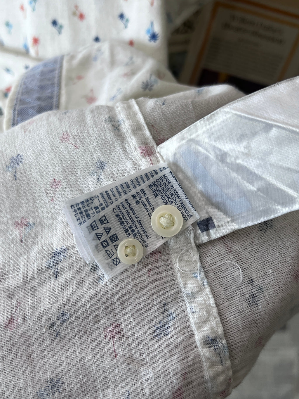 Tommy Hilfig*r® Medium | Chest 22.5 | Floral in Linen Blend | 2294 - Genuine Maal