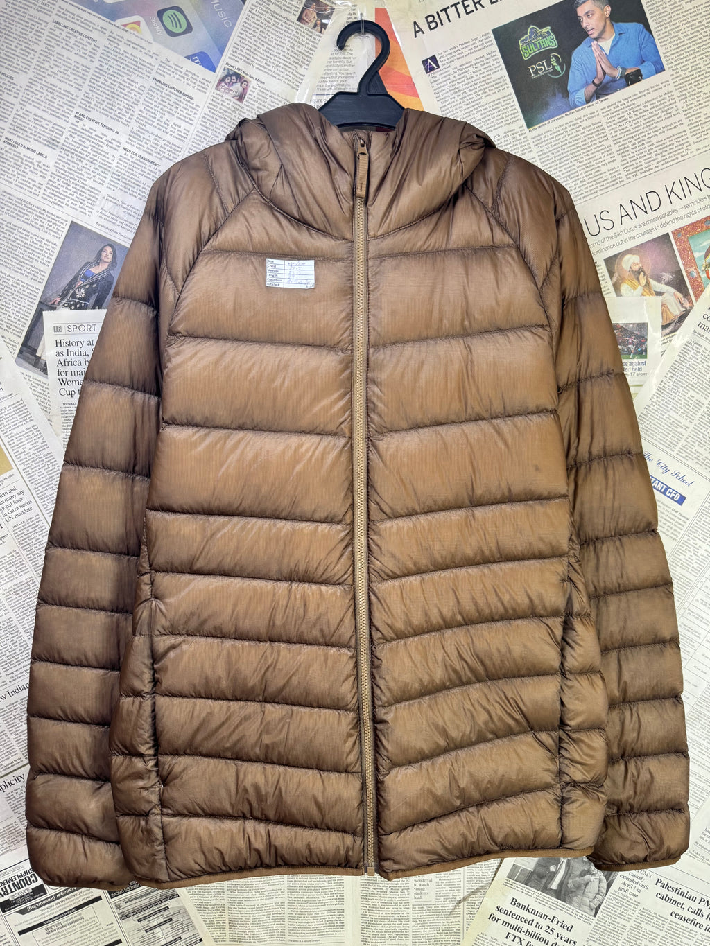 Uniqlo® Medium | Chest: 22.5" | Cider Wood | Puffer Jacket with Hoodie | Filling: Duck Down/Feather | 3422 - Genuine Maal