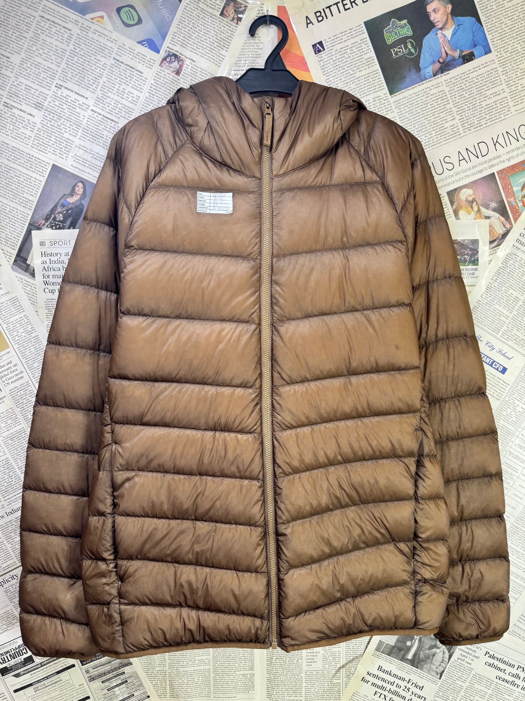 Uniqlo® Medium | Chest: 22.5" | Cider Wood | Puffer Jacket with Hoodie | Filling: Duck Down/Feather | 3422 - Genuine Maal