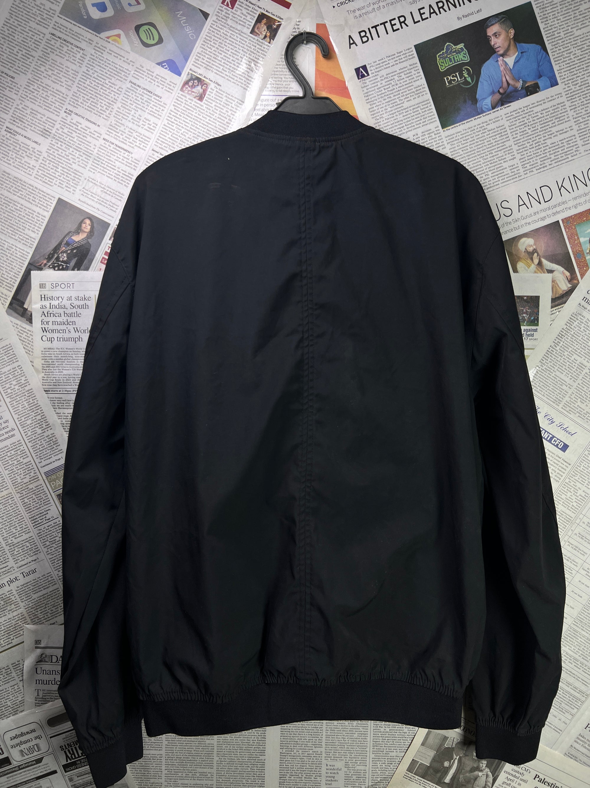 Pull & Bear® Large | Chest: 23.5" | Black | Bomber Jacket | 1776 - Genuine Maal