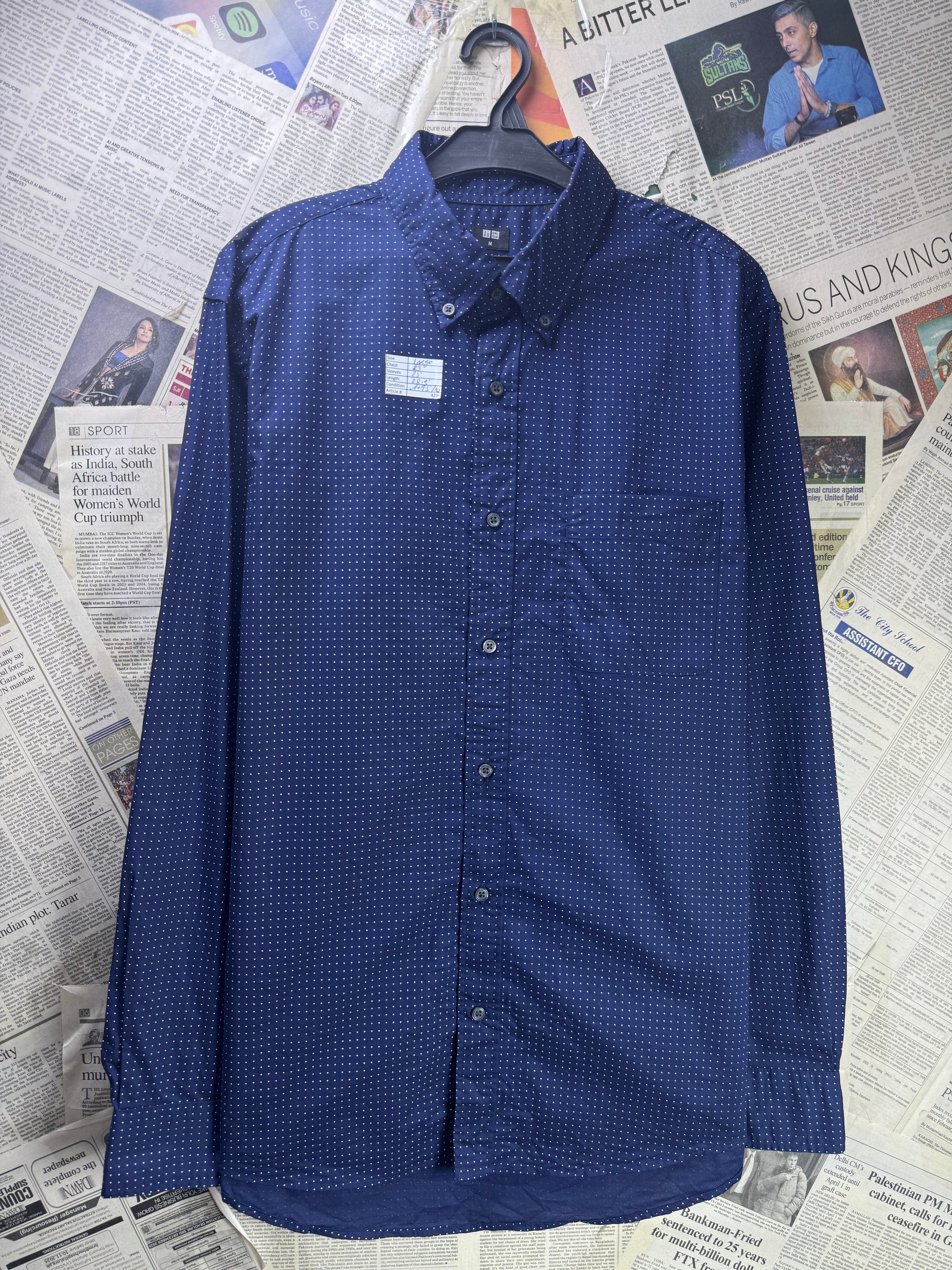 Uniqlo® Large | Chest: 23" | Blue with Polka Dots | Shirt | Cotton | 4236 - Genuine Maal