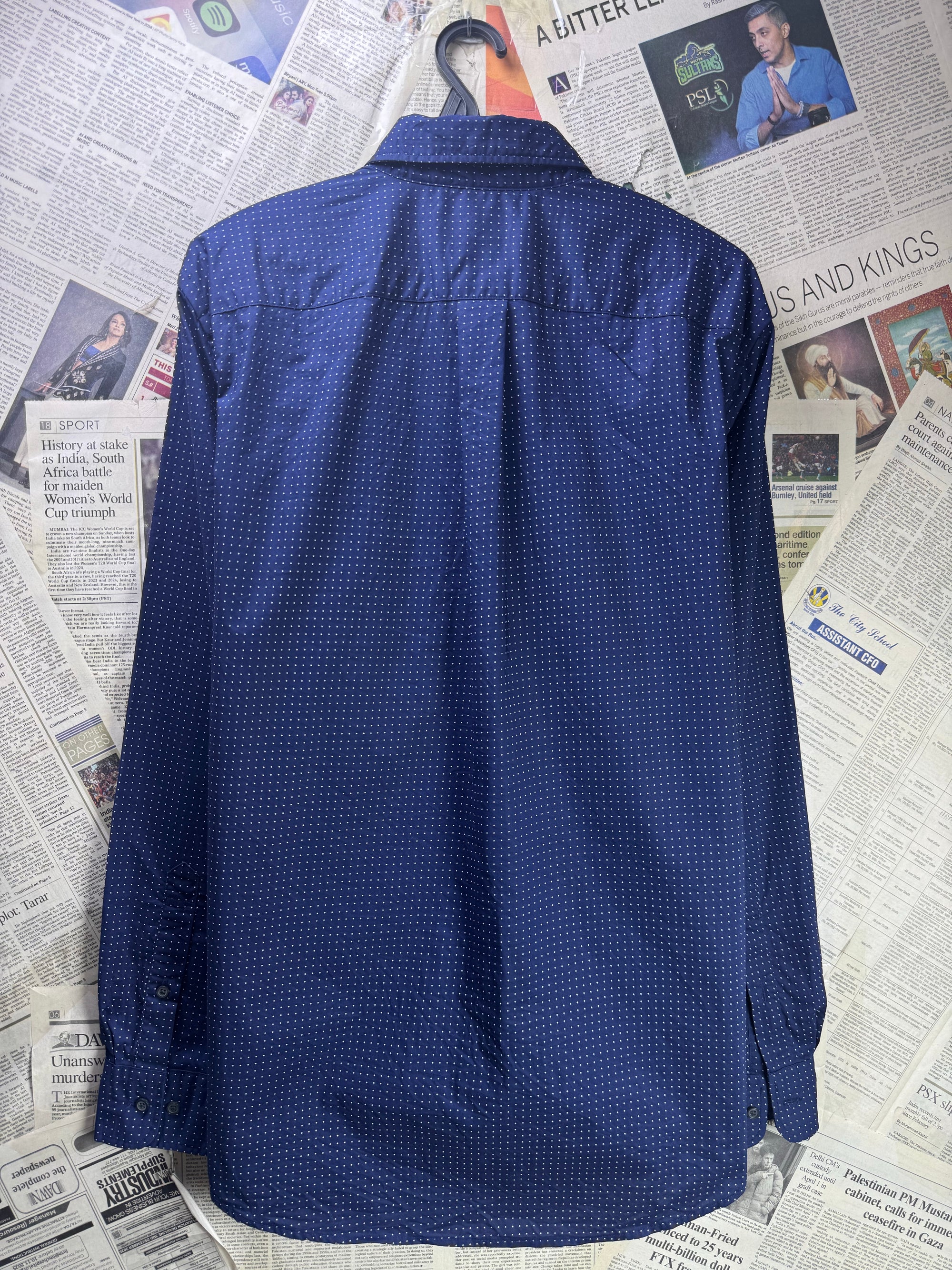 Uniqlo® Large | Chest: 23" | Blue with Polka Dots | Shirt | Cotton | 4236 - Genuine Maal