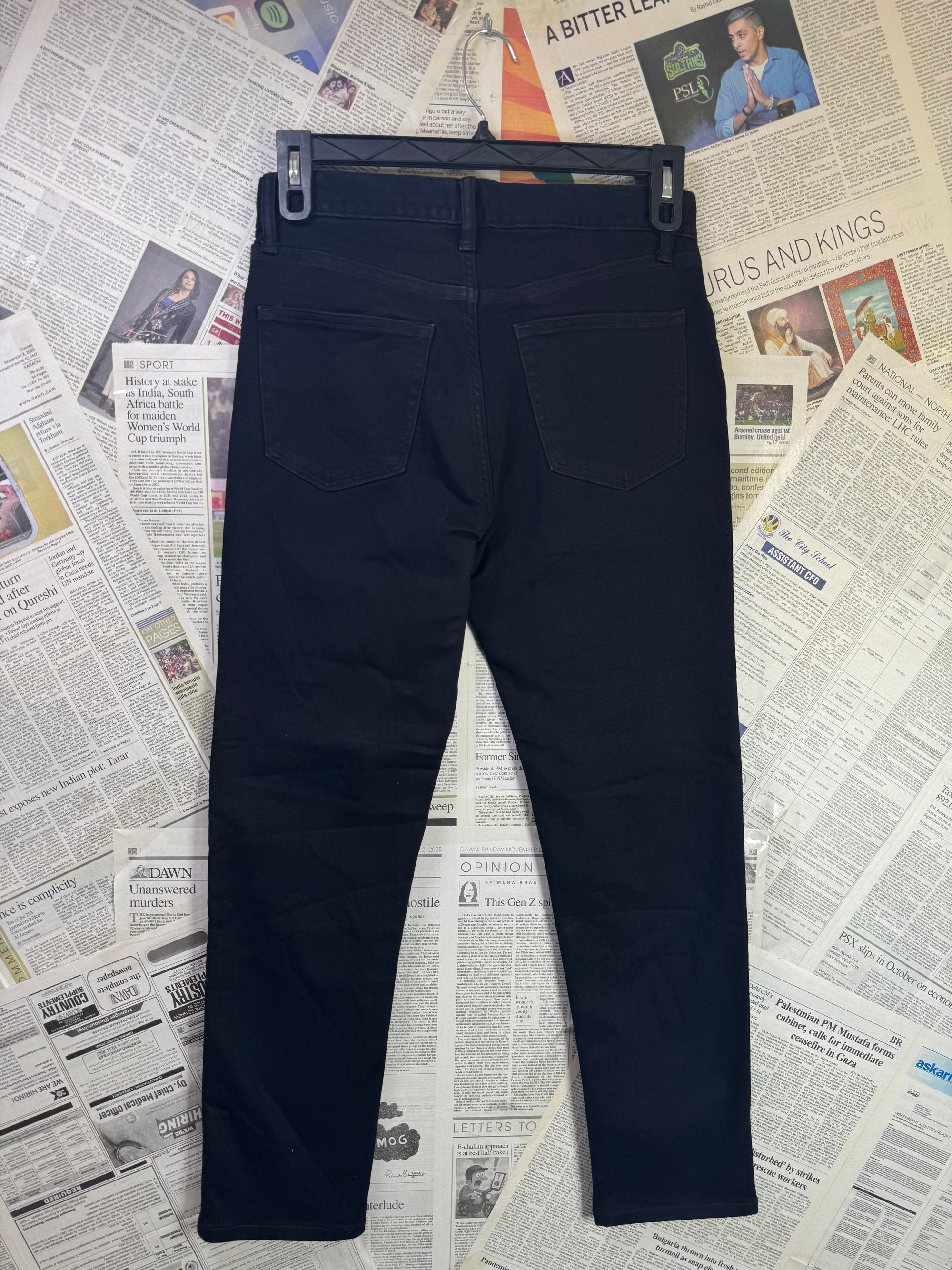 Uniqlo® Waist: 30" | Black | Denim Pant | Fit: Slim | 2888 - Genuine Maal