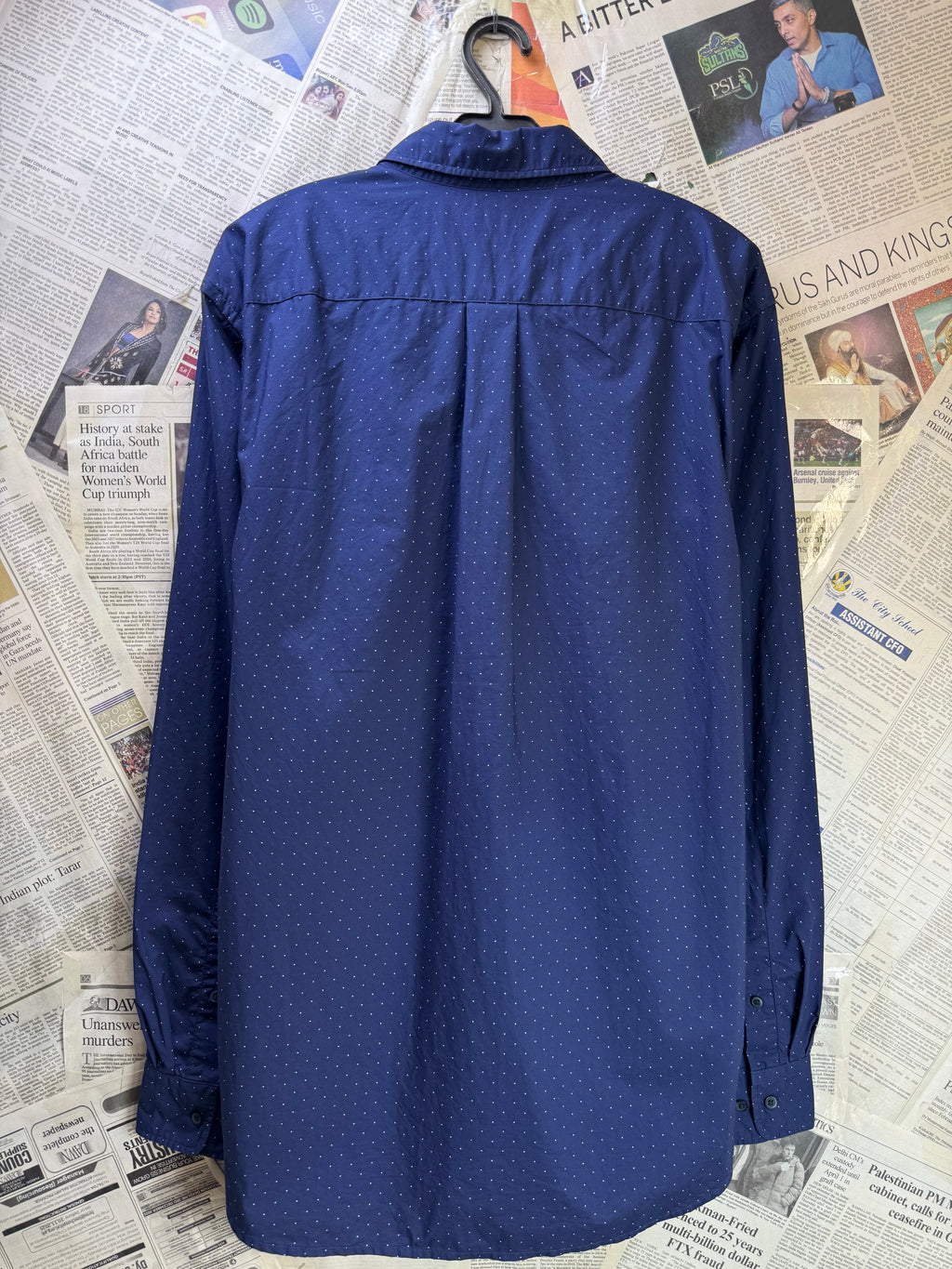 Uniqlo® Large | Chest: 23" | Blue with Polka Dots | Shirt | Cotton | 3903 - Genuine Maal