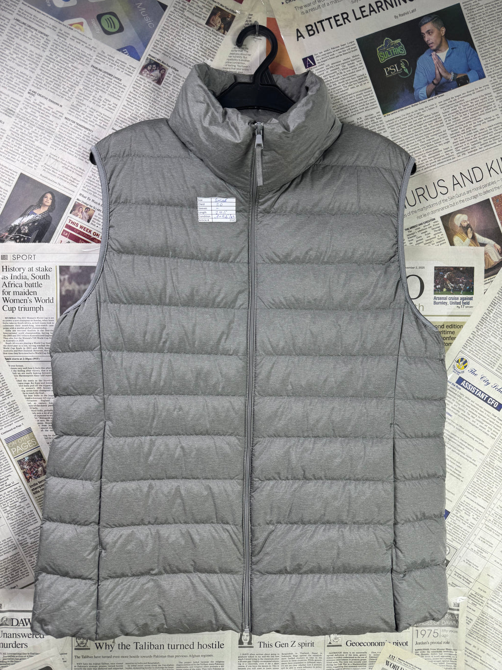 Uniqlo® Small | Chest: 20" | Silver Grey | Sleeveless Puffer Jacket | Filling: Down/Feather | 2165