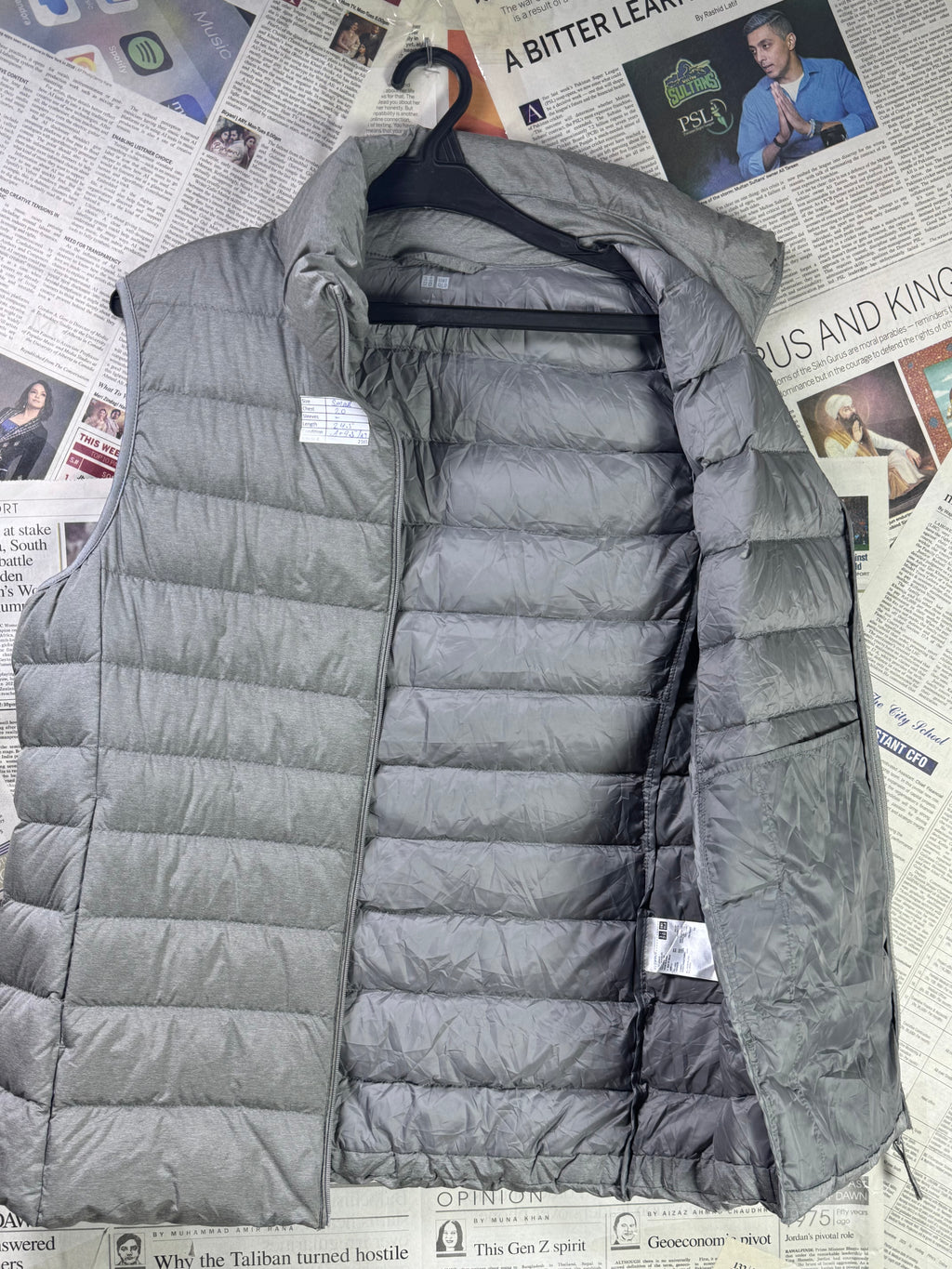 Uniqlo® Small | Chest: 20" | Silver Grey | Sleeveless Puffer Jacket | Filling: Down/Feather | 2165