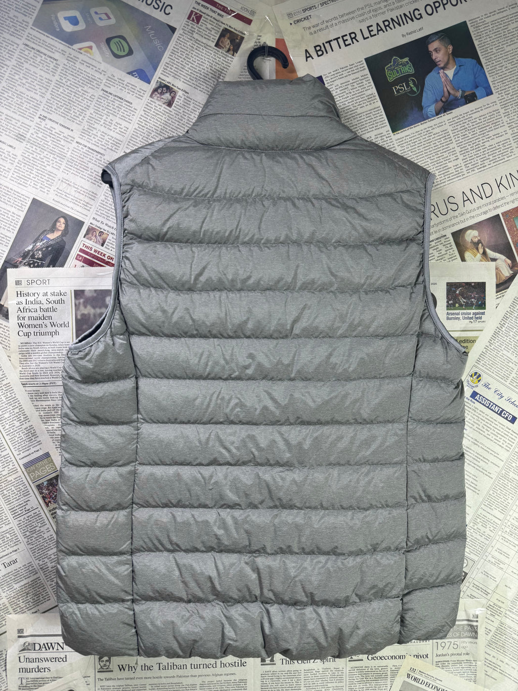 Uniqlo® Small | Chest: 20" | Silver Grey | Sleeveless Puffer Jacket | Filling: Down/Feather | 2165