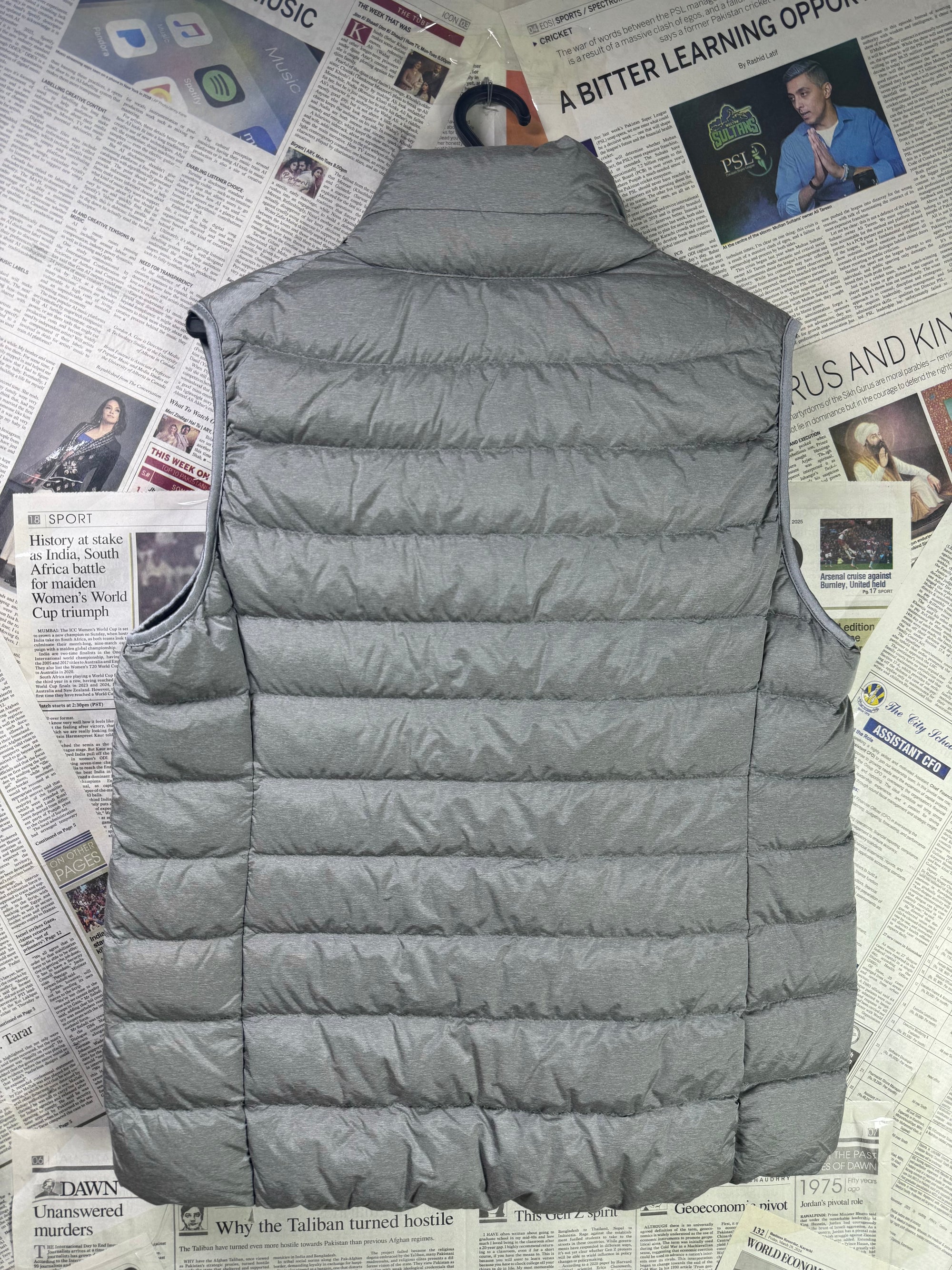 Uniqlo® Small | Chest: 20" | Silver Grey | Sleeveless Puffer Jacket | Filling: Down/Feather | 2165