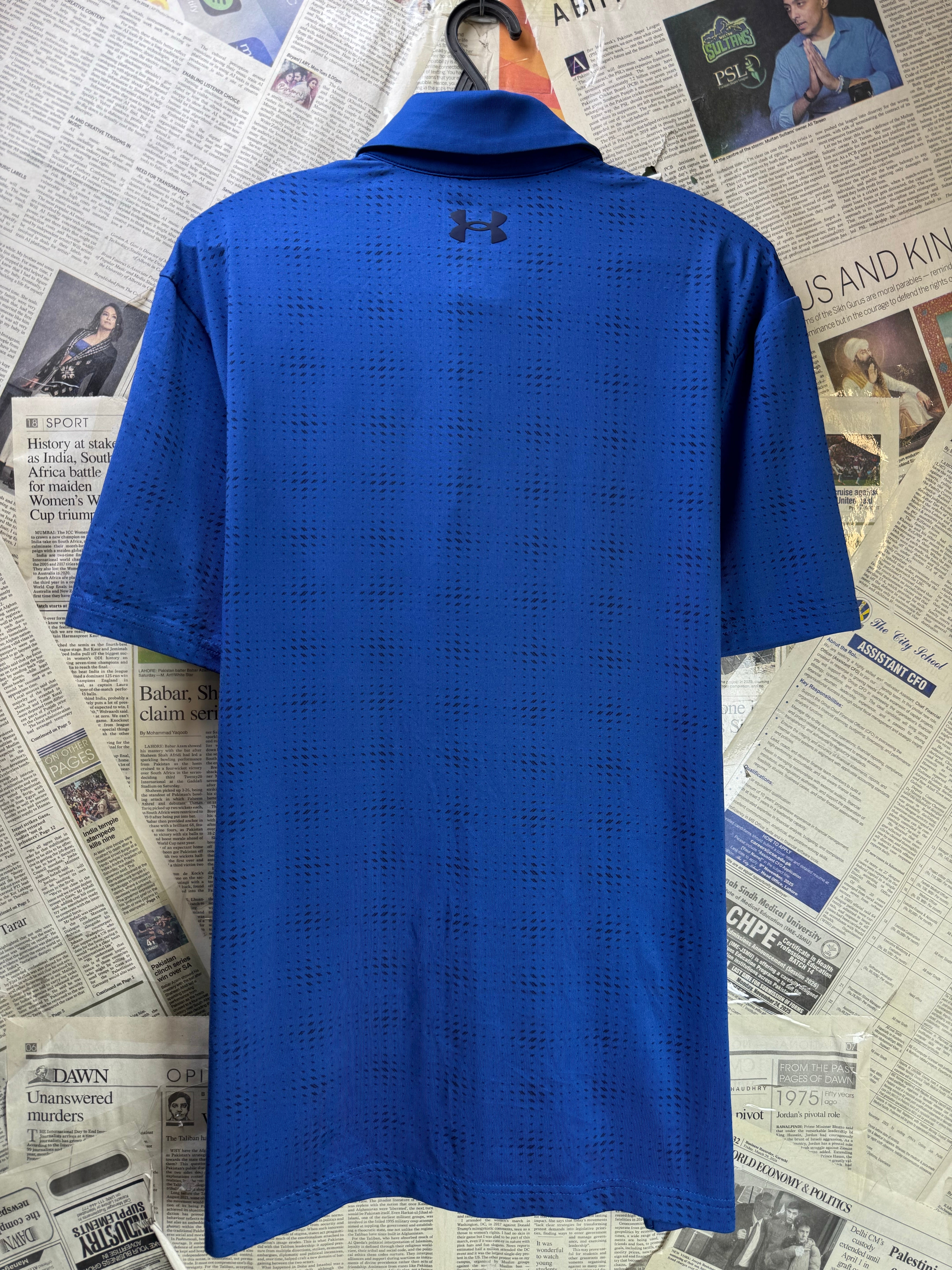 Under Armo*r® Medium | Chest: 21.5" | Blue with dots | Sports Polo | Poly | 3908 - Genuine Maal