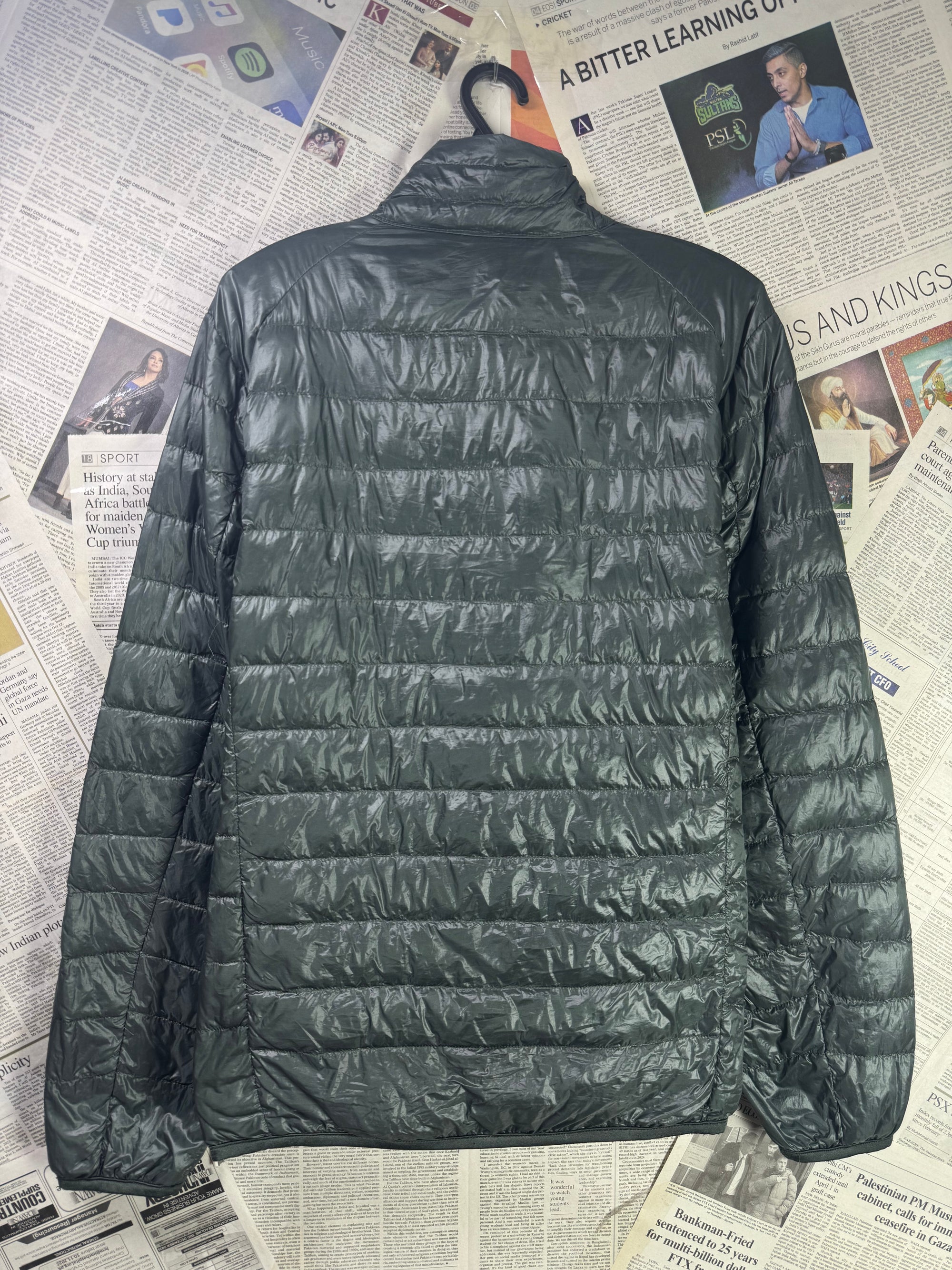 Uniqlo® Small | Chest: 21" | Dark Green | Puffer Jacket | Filling: Down/Feather | 2155 - Genuine Maal