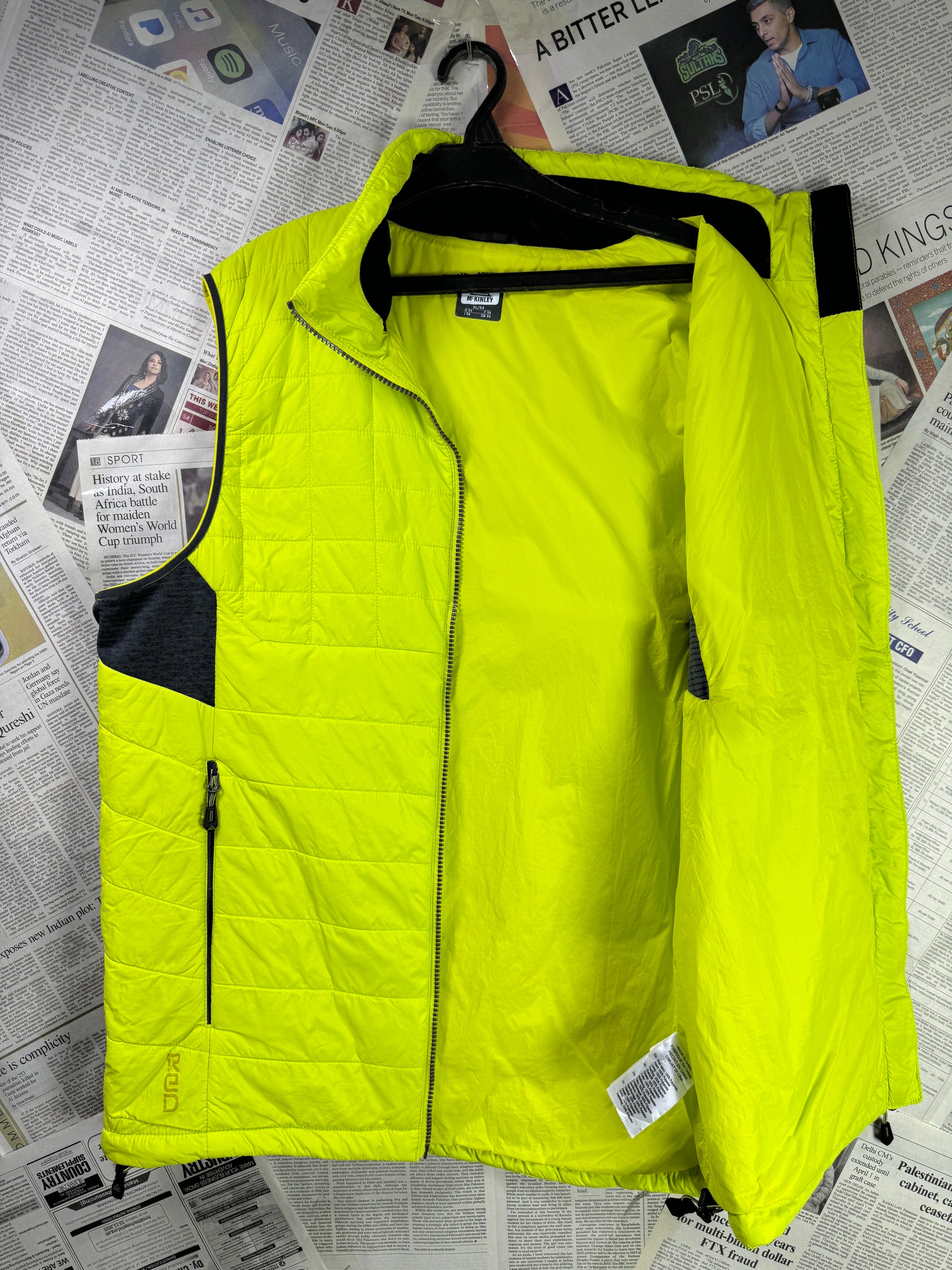 McKinley® Large | Chest: 23" | Bright Green | Sleeveless Puffer Jacket | Filling: Poly | 1834 - Genuine Maal