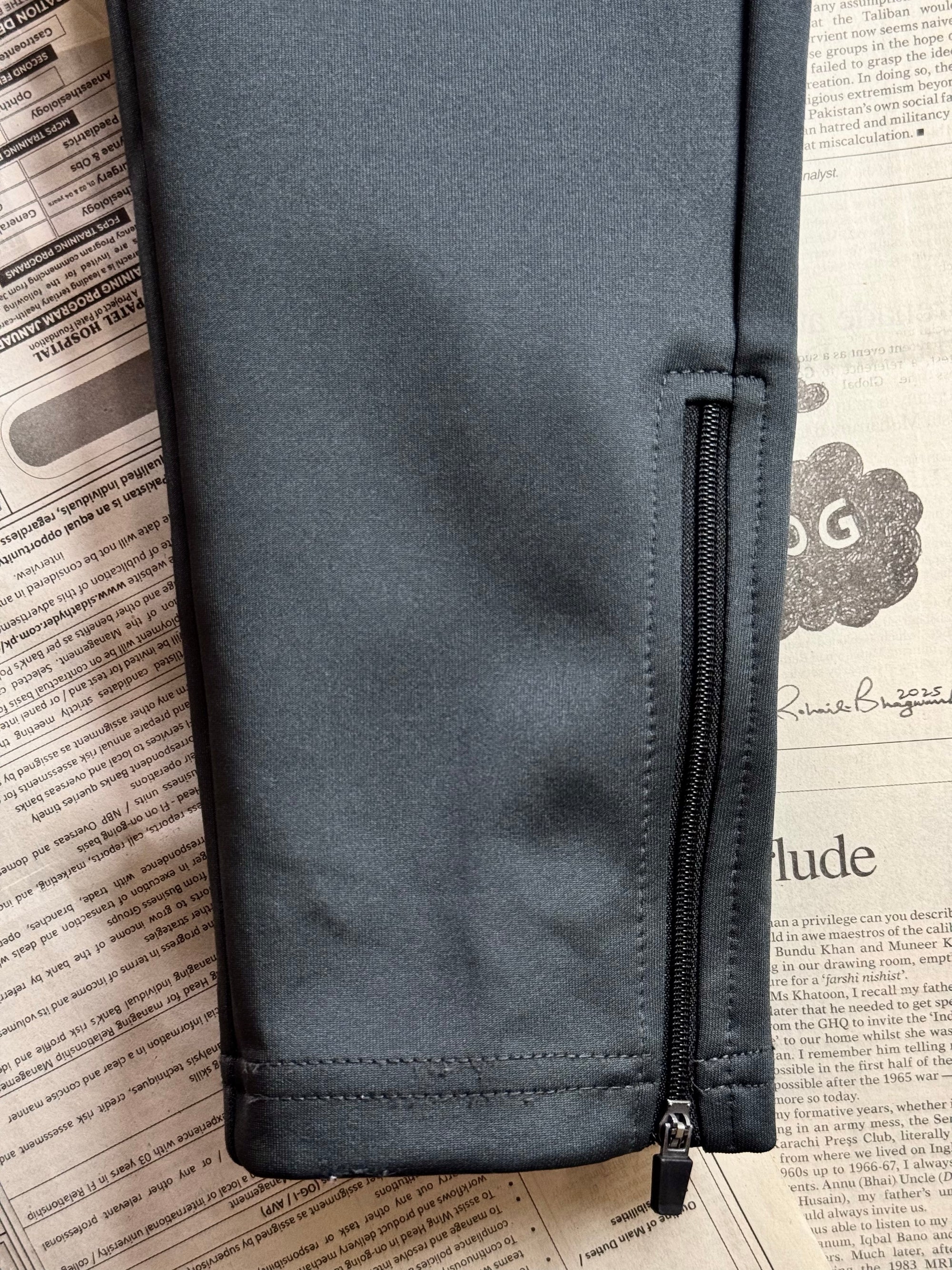 MAN® Waist: 28" to 30" | Dark Grey | Gym Trousers | Poly - Elastane | 1584 - Genuine Maal