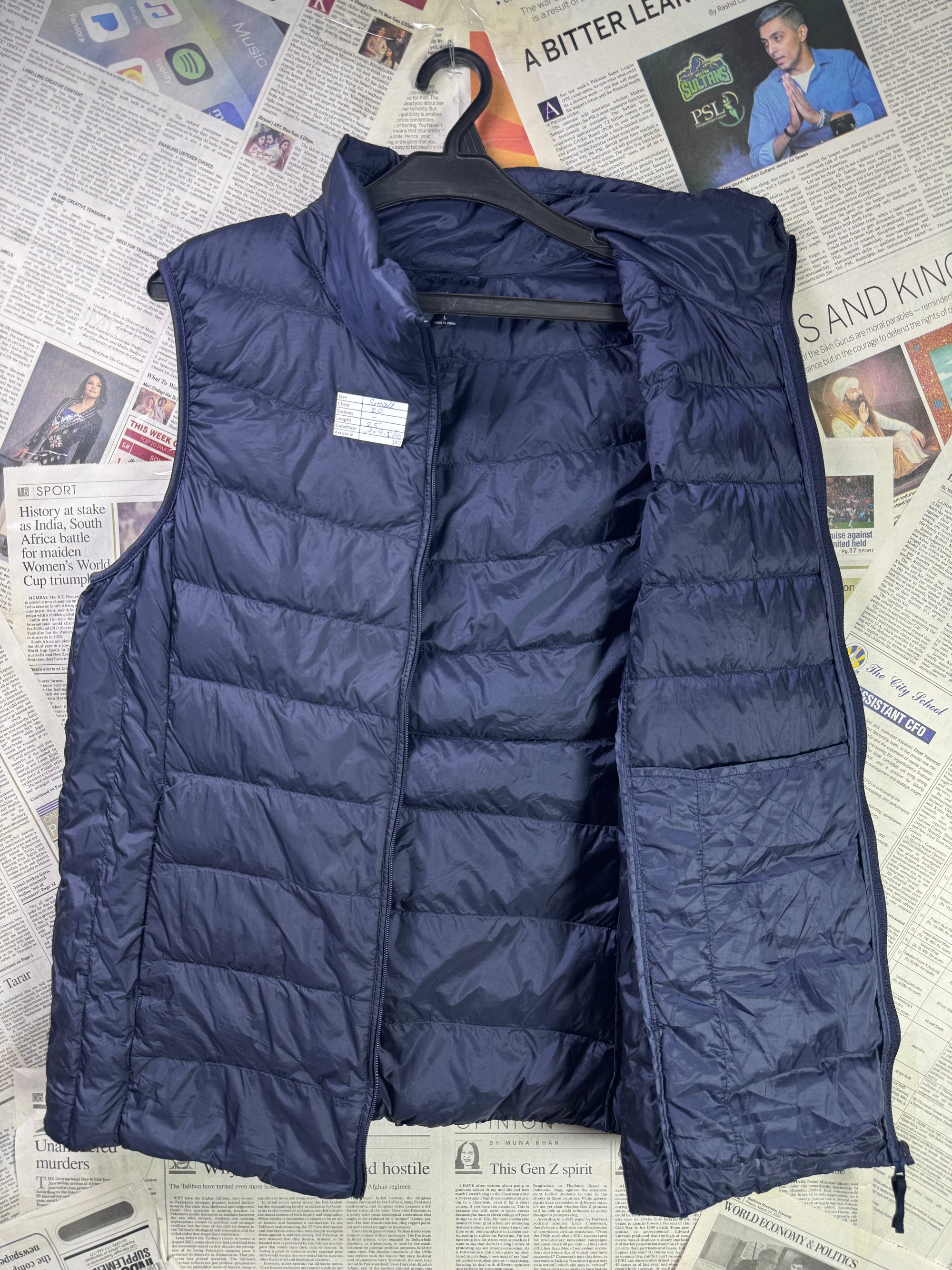 Uniqlo® Small | Chest: 20" | Navy | Sleeveless Puffer Jacket | Filling: Down/Feather | 1821 - Genuine Maal