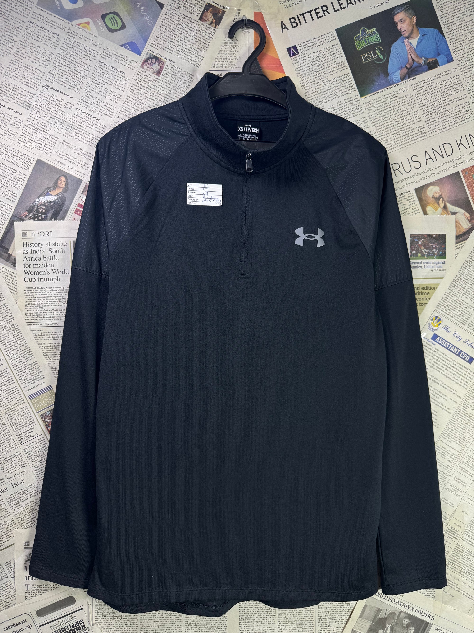 Under Armo*r® XS | Chest: 18" | Black | Sports Pullover | Lining: Stretch | 1806 - Genuine Maal