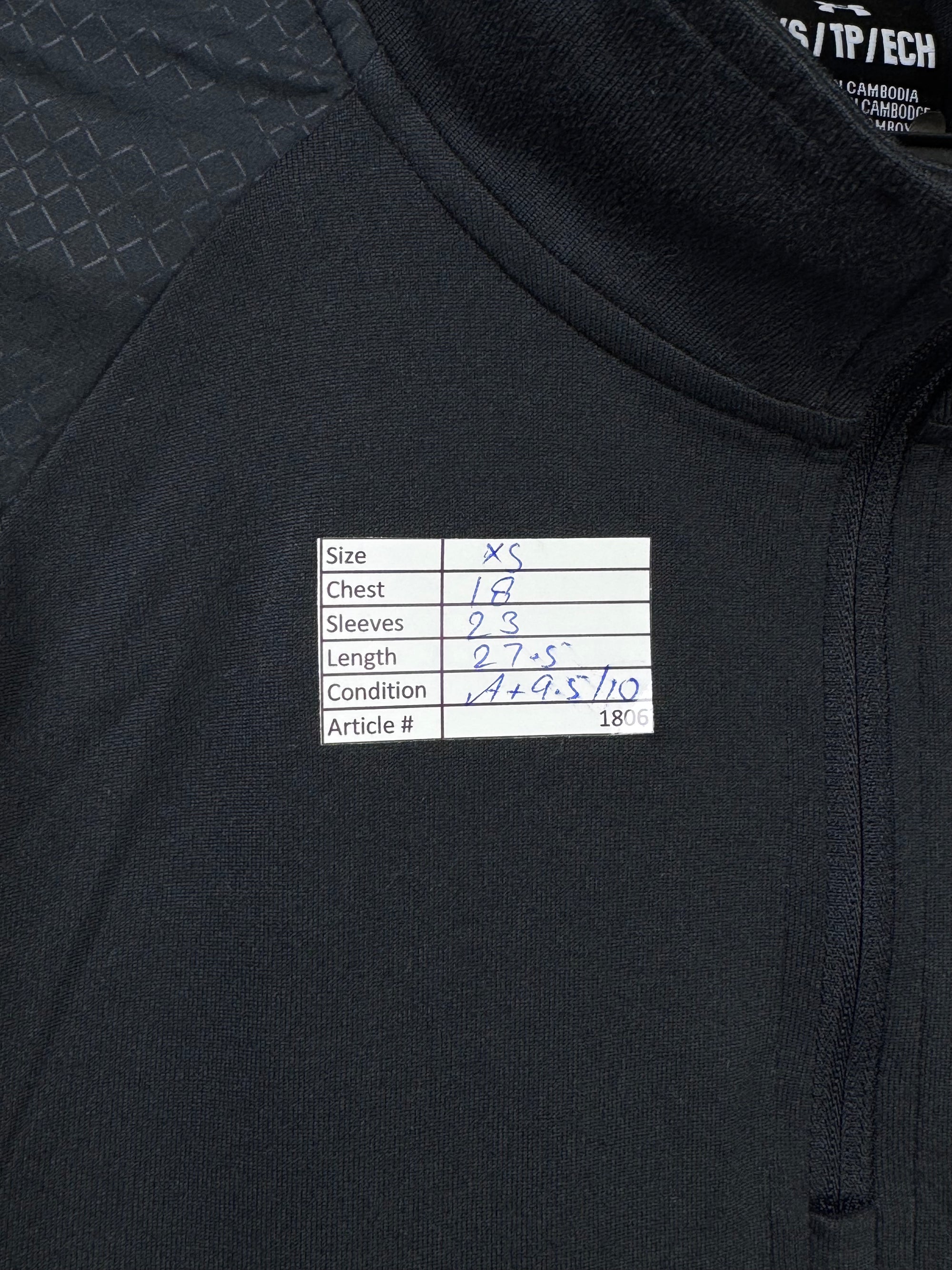 Under Armo*r® XS | Chest: 18" | Black | Sports Pullover | Lining: Stretch | 1806 - Genuine Maal