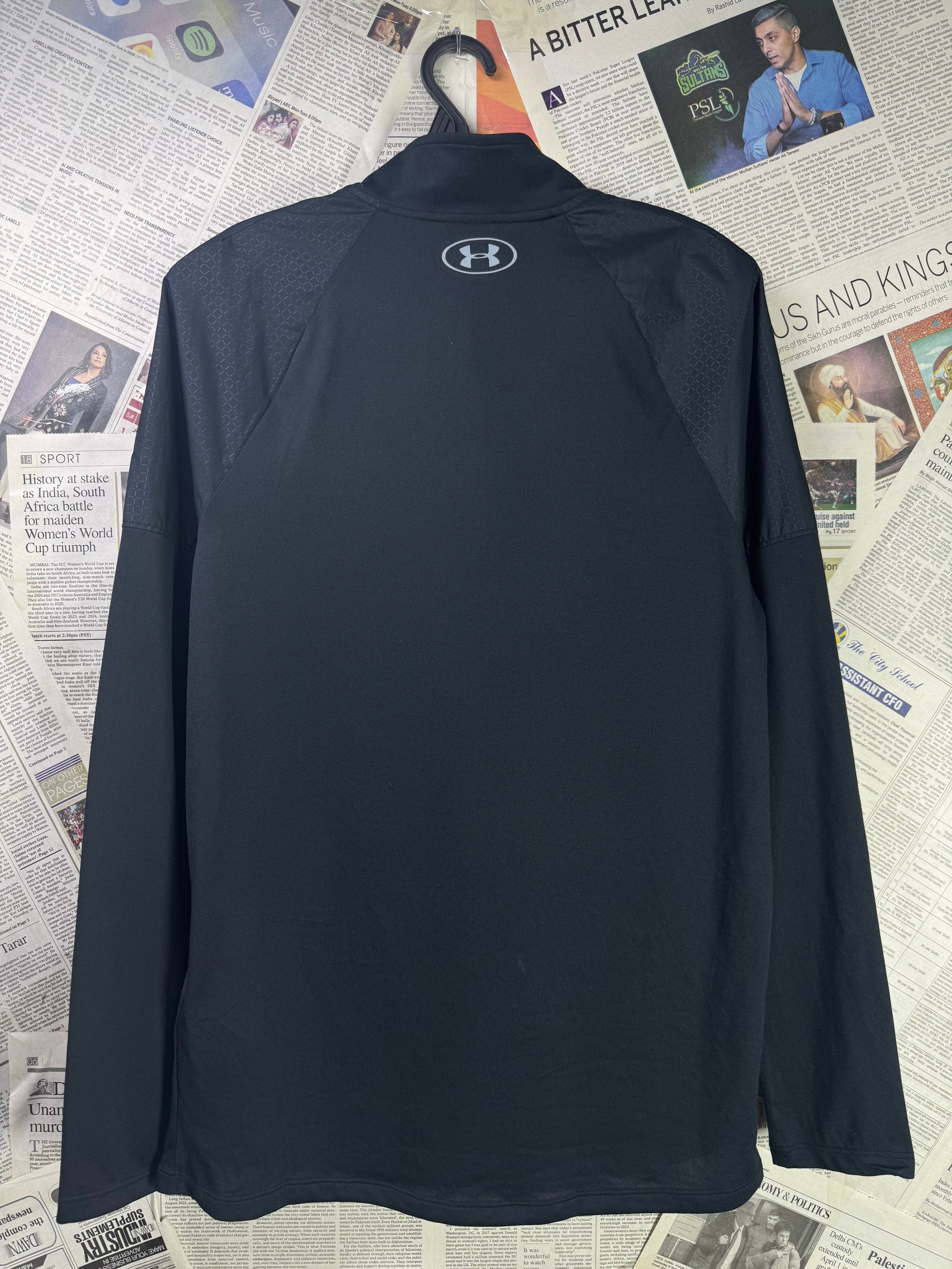 Under Armo*r® XS | Chest: 18" | Black | Sports Pullover | Lining: Stretch | 1806 - Genuine Maal