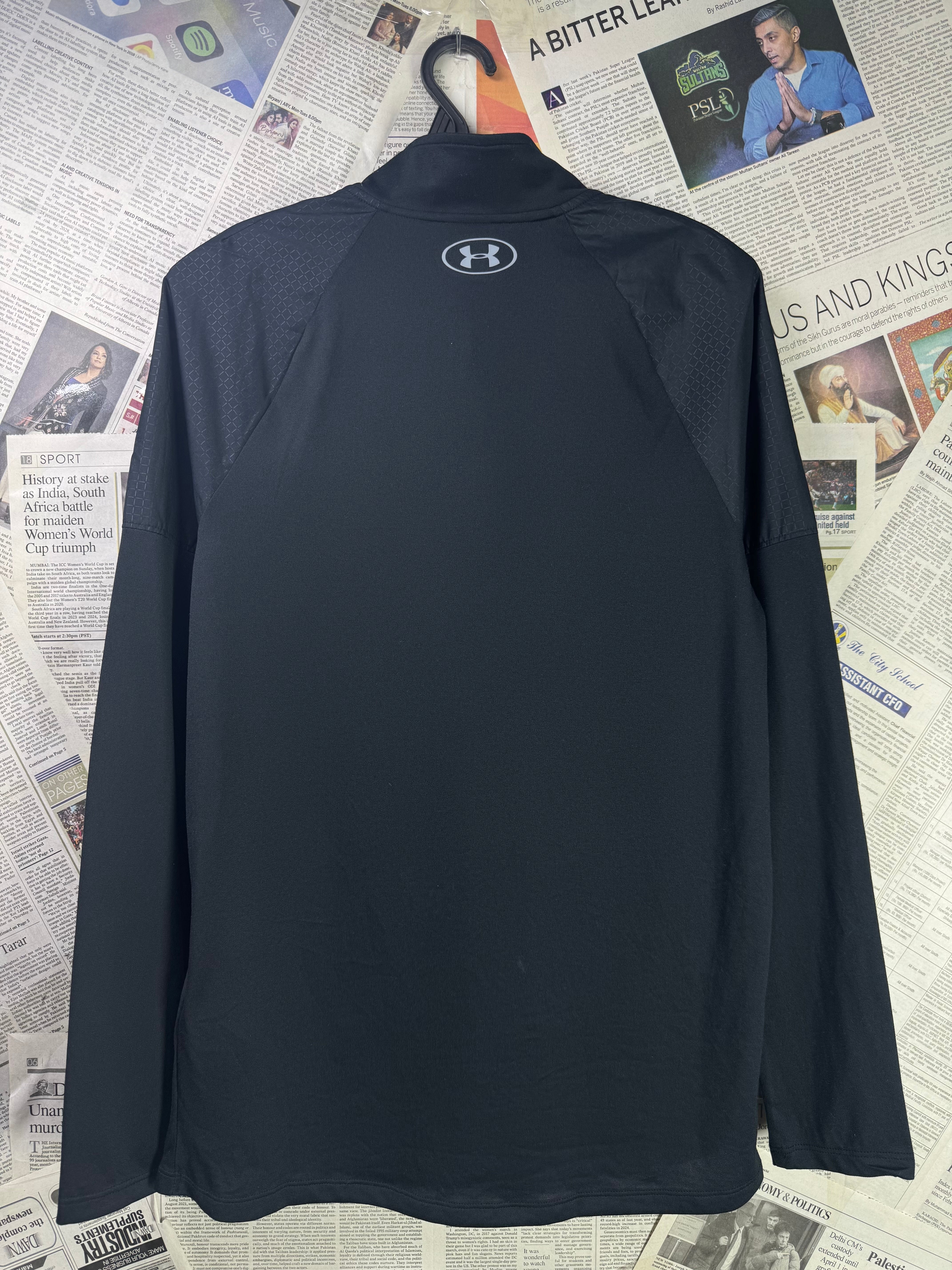 Under Armo*r® XS | Chest: 18" | Black | Sports Pullover | Lining: Stretch | 1806 - Genuine Maal