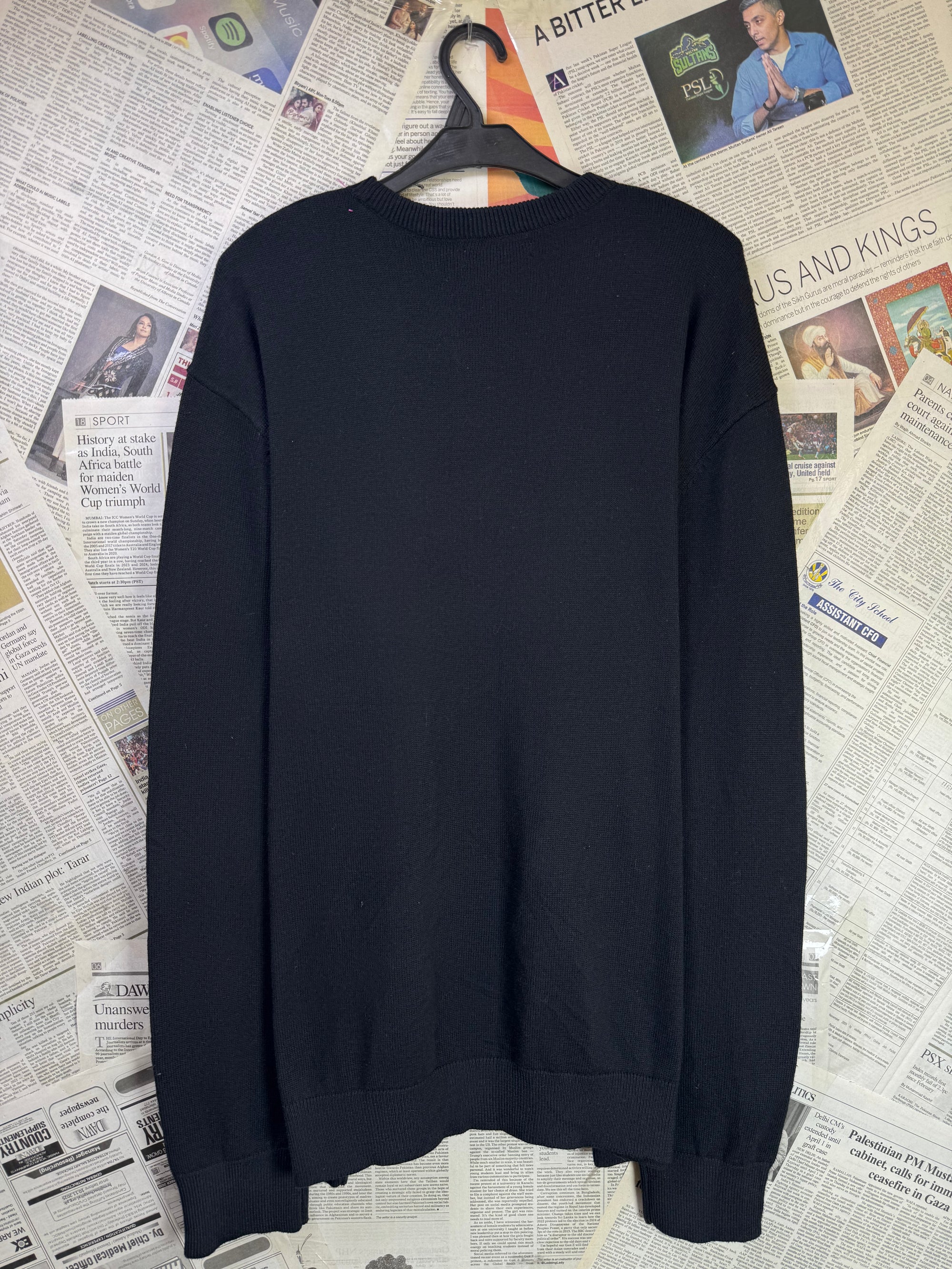 C K® XL | Chest: 25" | Black | Knit Sweater | Cotton - Poly | 2003 - Genuine Maal