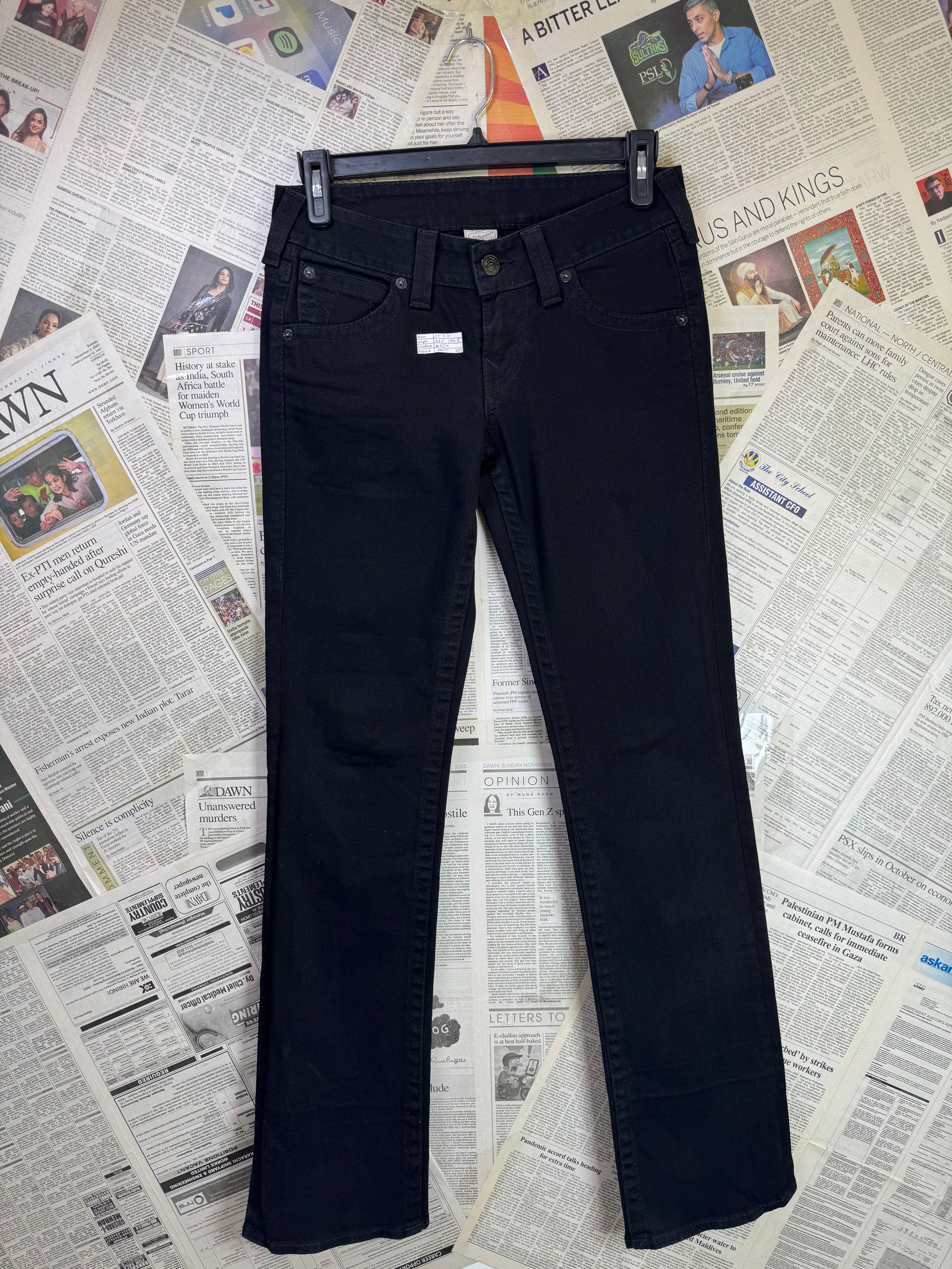 True Religion® Waist: 29" to 30" | Black | Bell Bottom Denim Pant | Made in USA | 2671 | Women - Genuine Maal