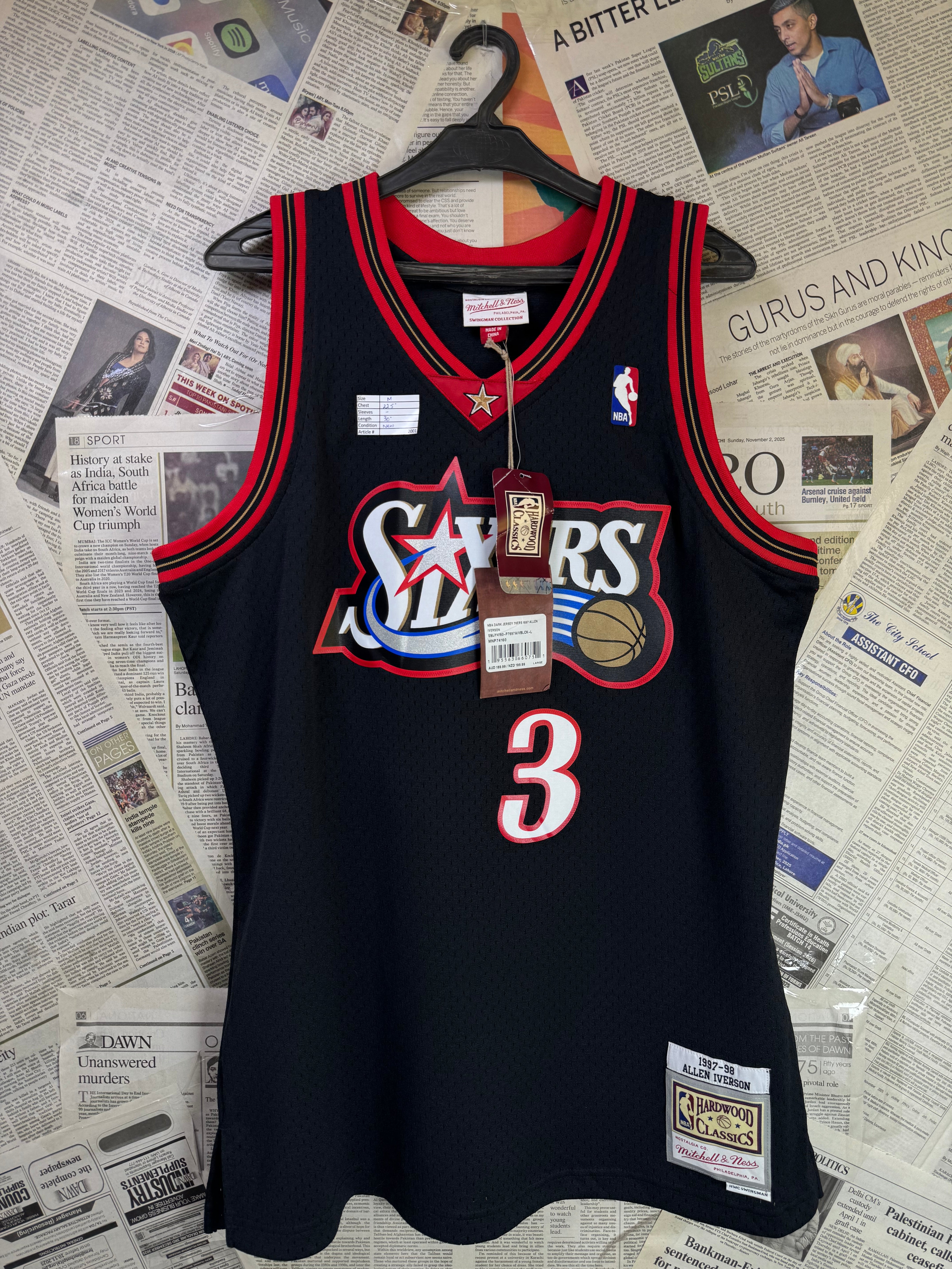 Mitchell & Ness® Medium | Chest: 22.5" | Black & Red | NBA Basketball Allen Iverson Mitchell & Ness 97 98 76ers Sixers Jersey | 2001 - Genuine Maal