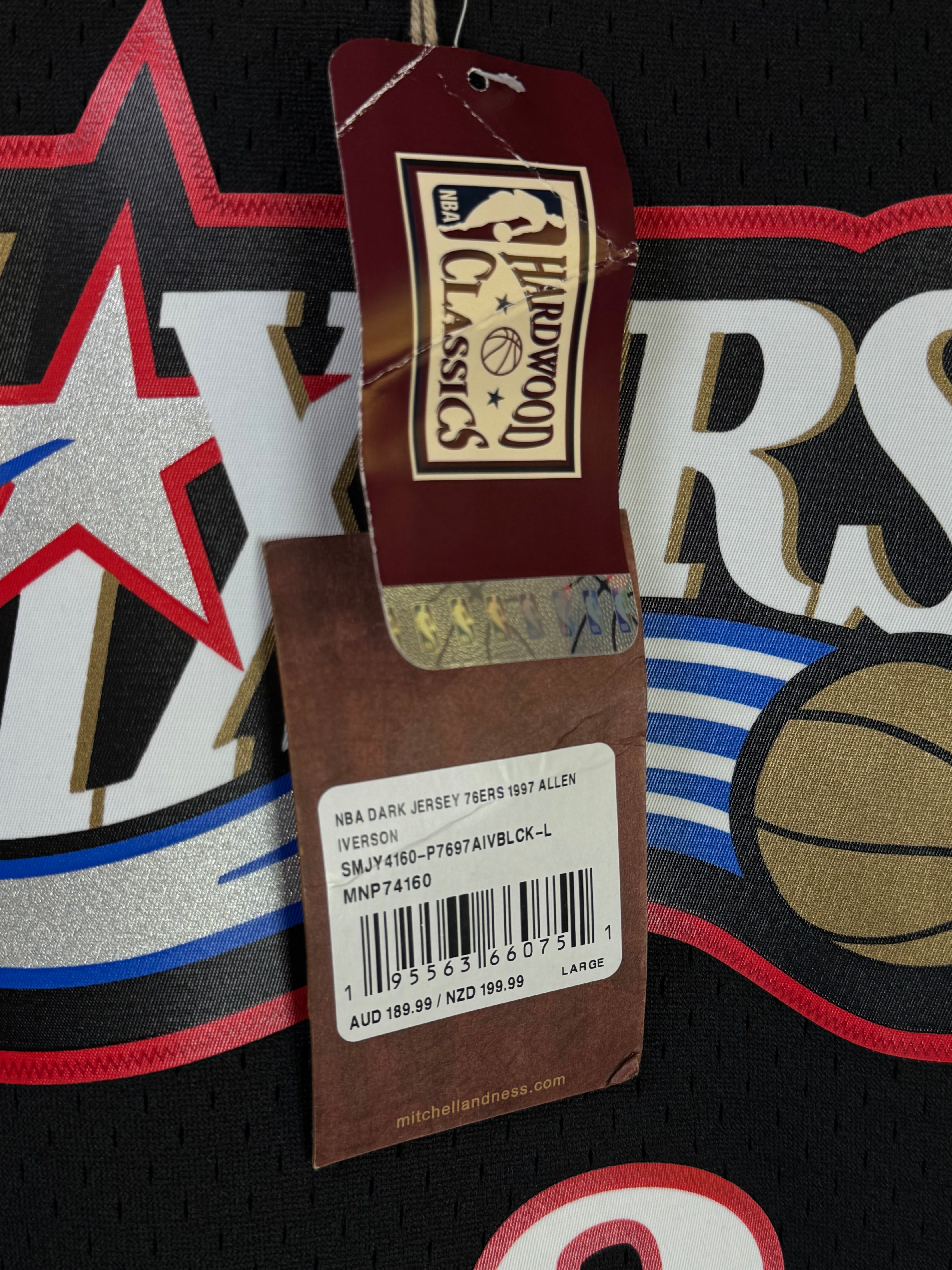 Mitchell & Ness® Medium | Chest: 22.5" | Black & Red | NBA Basketball Allen Iverson Mitchell & Ness 97 98 76ers Sixers Jersey | 2001 - Genuine Maal