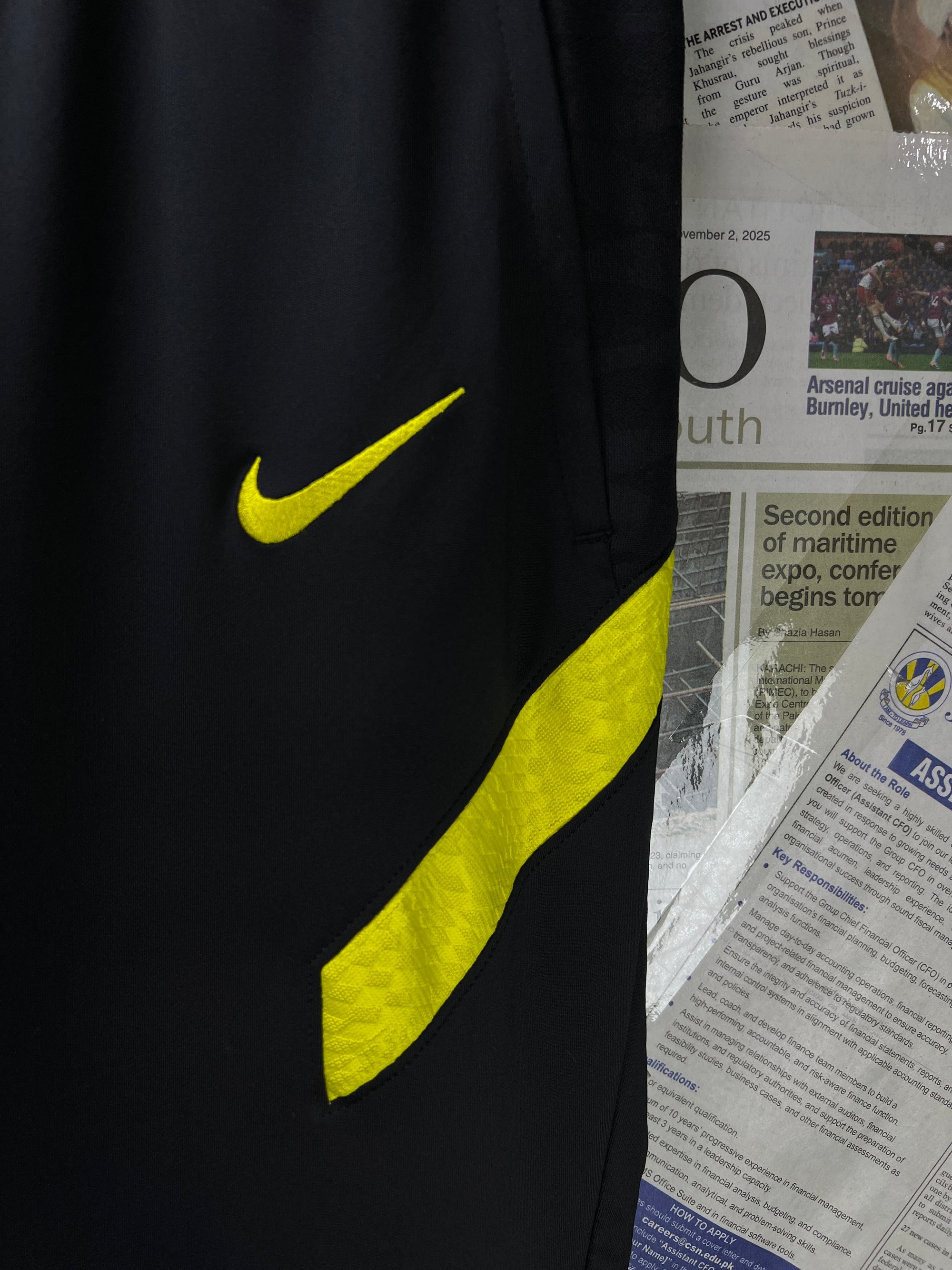 N*ke® Waist: 26" to 28" | Black | Chelsea Trouser | 2643 - Genuine Maal