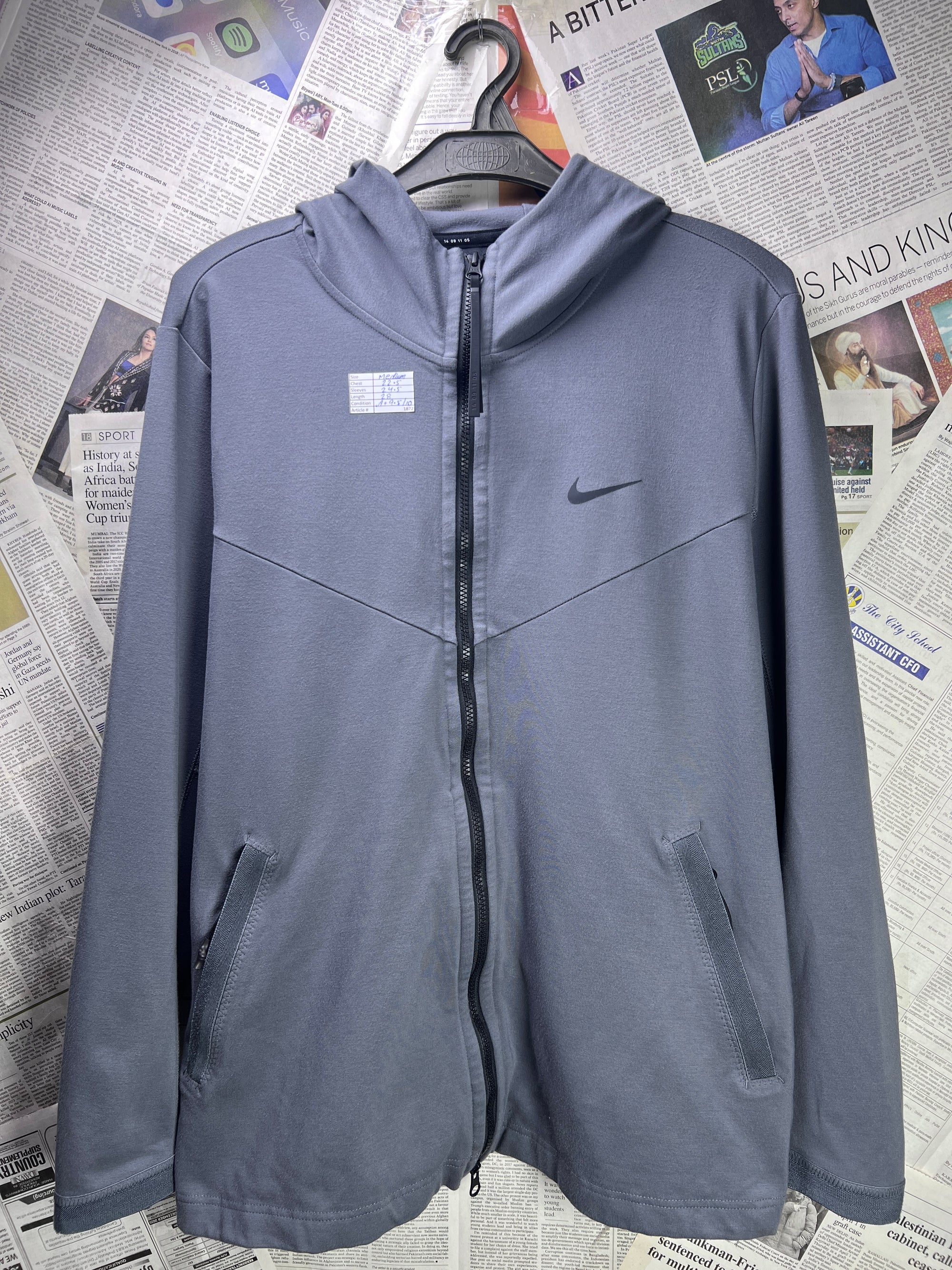 N*ke® Medium | Chest: 22.5" | Grey | Jacket with Hoodie | 1872 - Genuine Maal