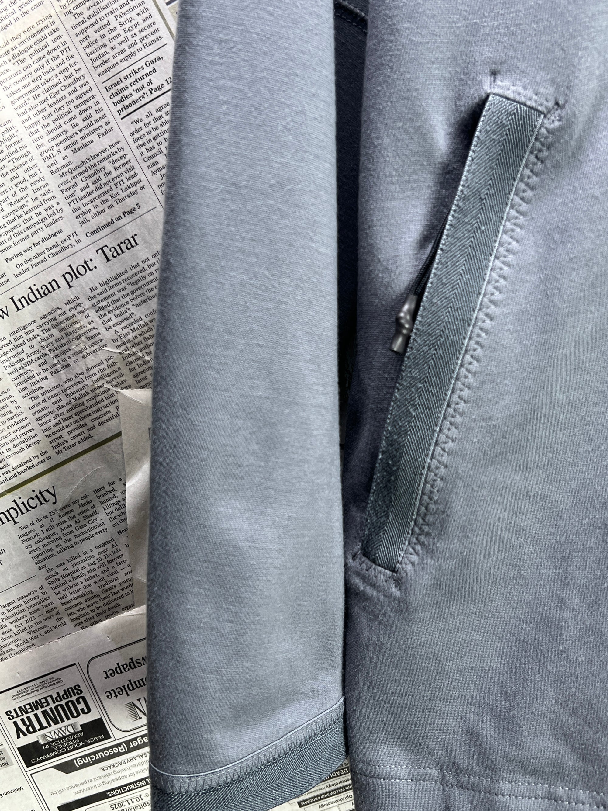 N*ke® Medium | Chest: 22.5" | Grey | Jacket with Hoodie | 1872 - Genuine Maal