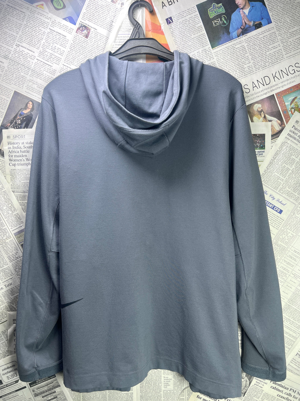 N*ke® Medium | Chest: 22.5" | Grey | Jacket with Hoodie | 1872 - Genuine Maal