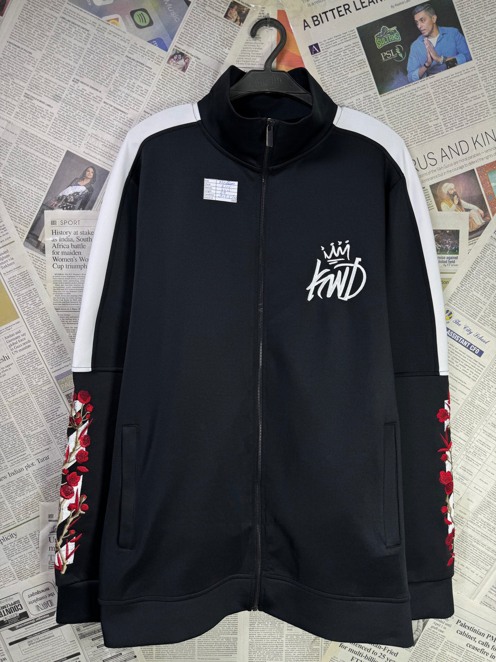 KWD® Medium | Chest: 21.5" | Black with Floral on Sleeves | Jacket | Inner: Stretched | 2004 - Genuine Maal