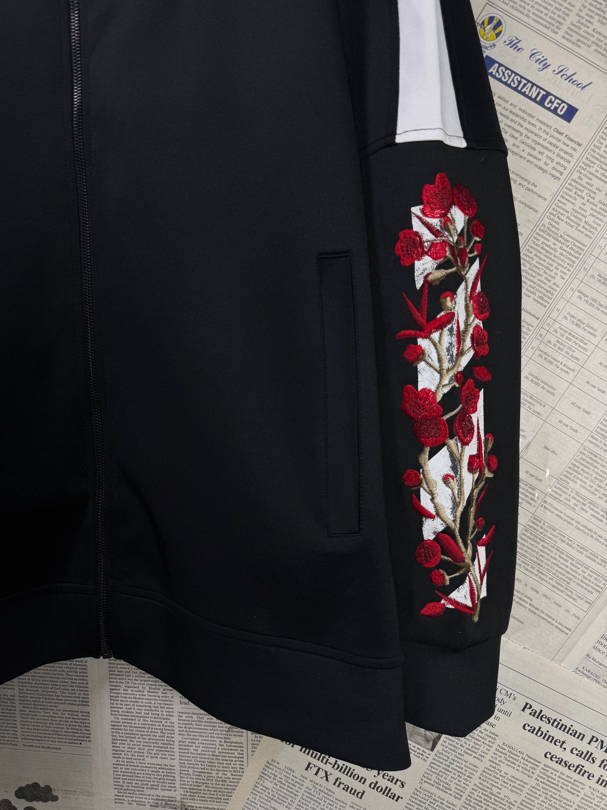 KWD® Medium | Chest: 21.5" | Black with Floral on Sleeves | Jacket | Inner: Stretched | 2004 - Genuine Maal