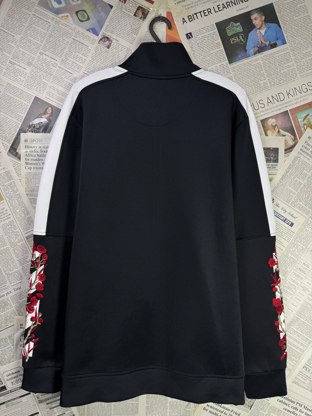 KWD® Medium | Chest: 21.5" | Black with Floral on Sleeves | Jacket | Inner: Stretched | 2004 - Genuine Maal