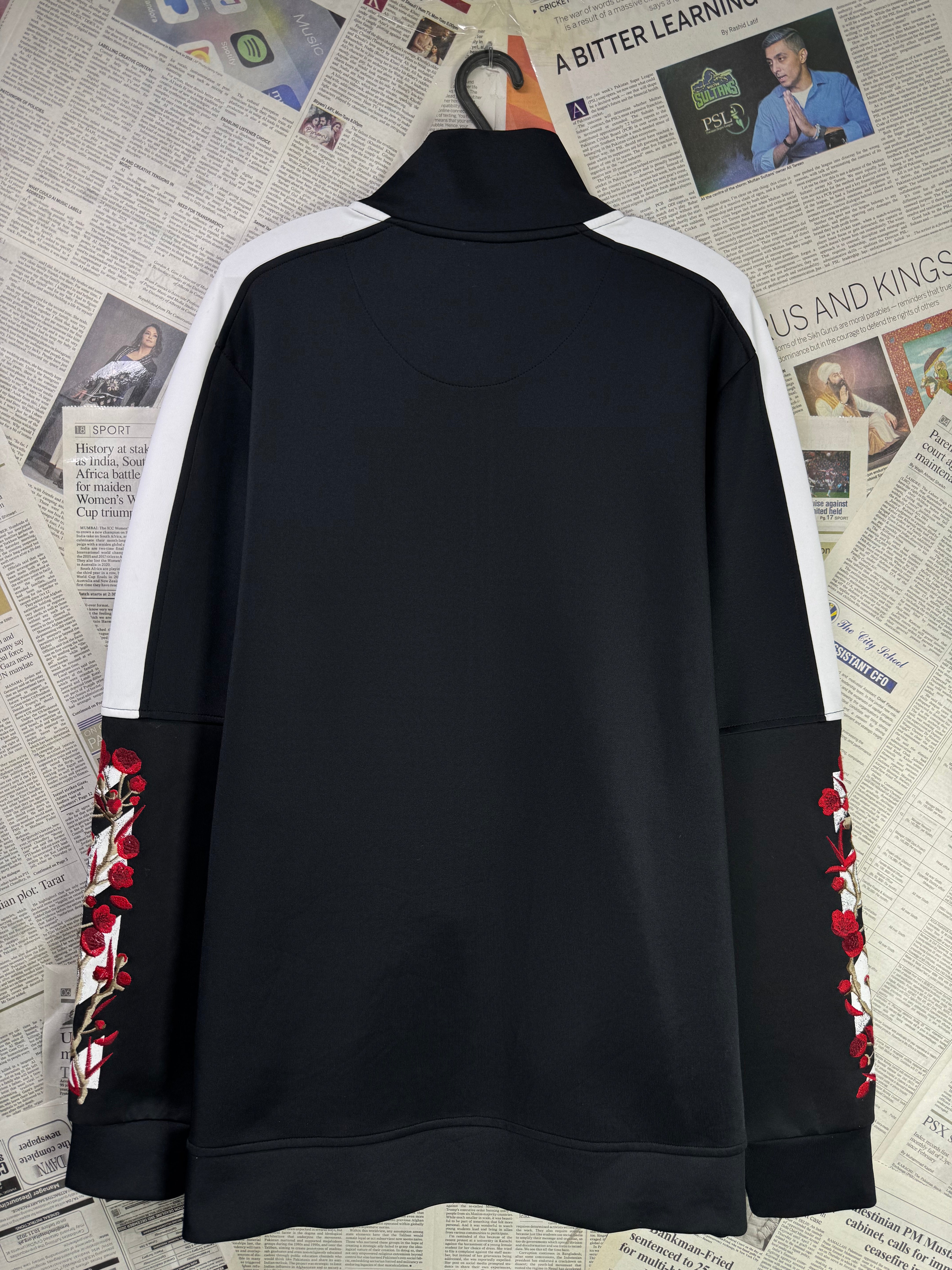 KWD® Medium | Chest: 21.5" | Black with Floral on Sleeves | Jacket | Inner: Stretched | 2004 - Genuine Maal