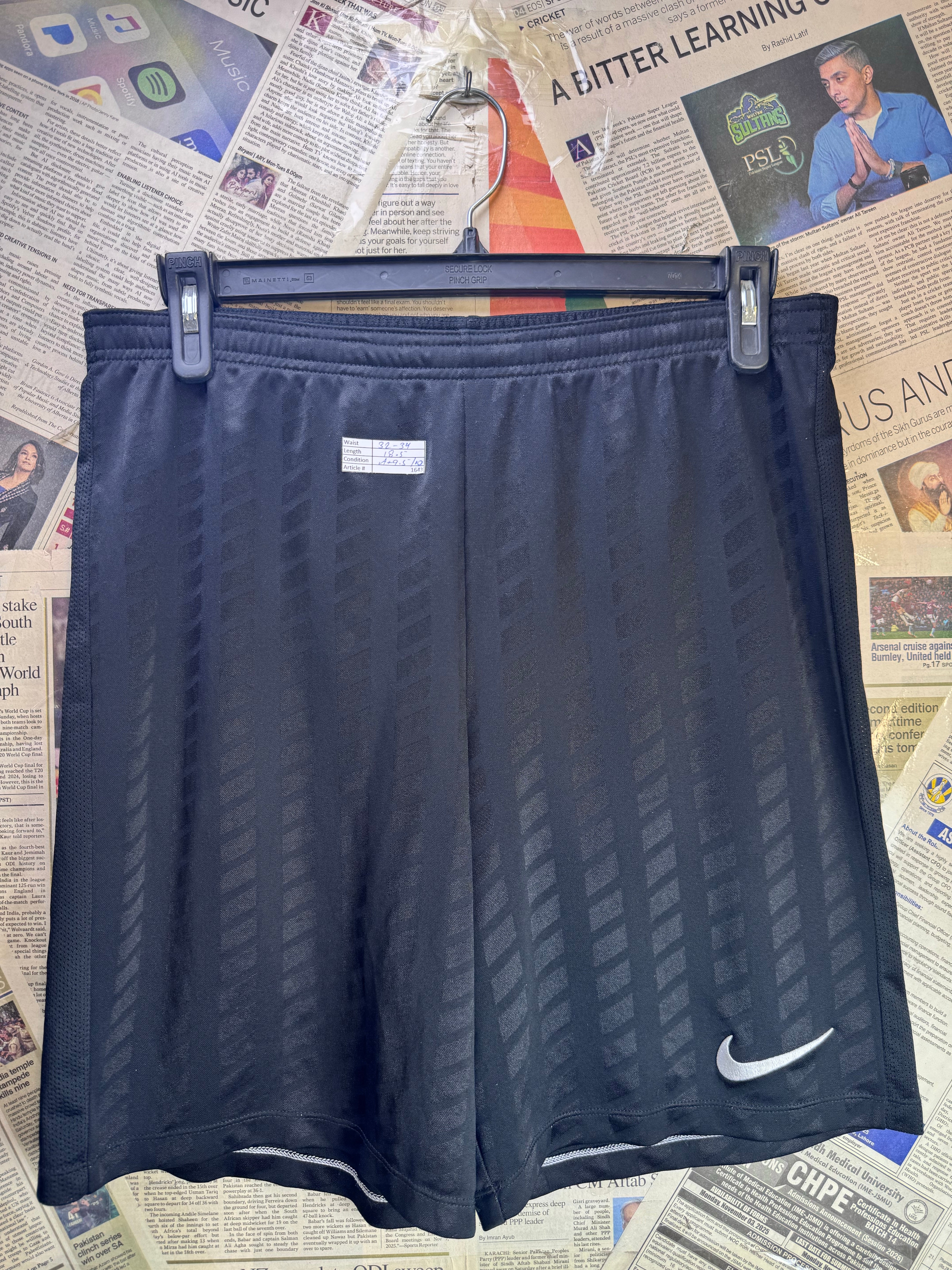 N*ke® Waist: 32" to 34" | Black | Sports Shorts | Poly | 1643 - Genuine Maal