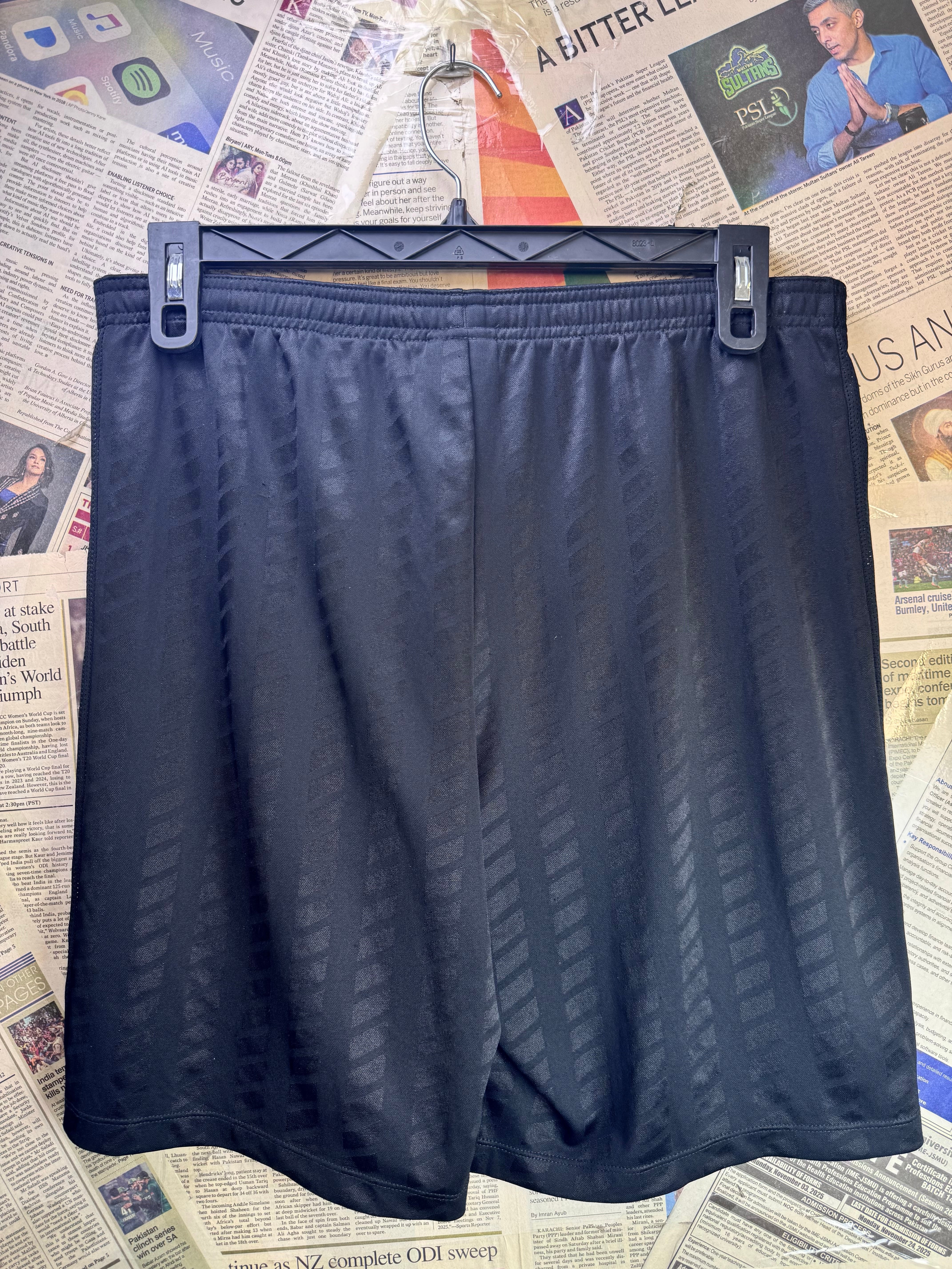N*ke® Waist: 32" to 34" | Black | Sports Shorts | Poly | 1643 - Genuine Maal