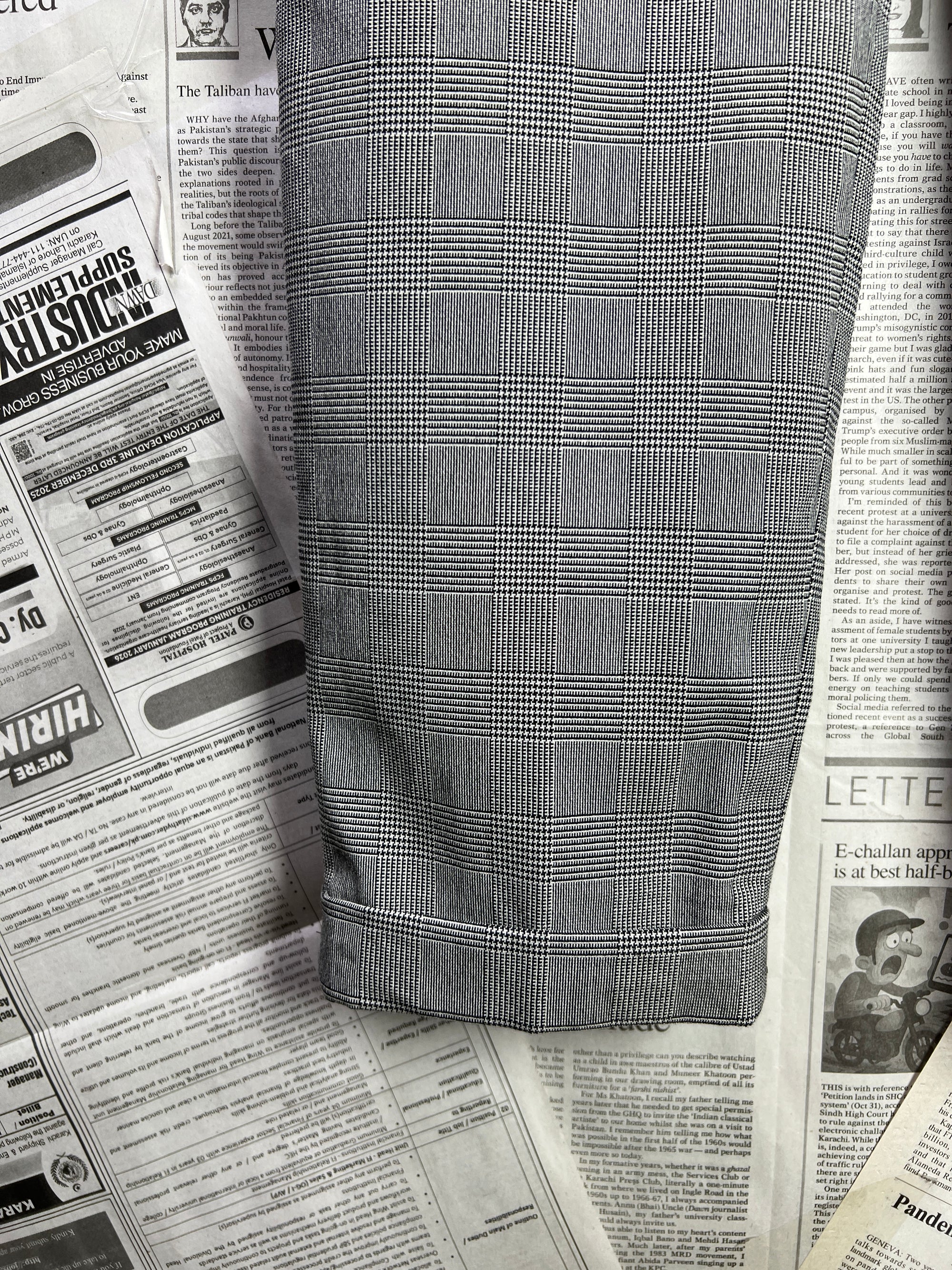 H&M® Waist: 26" to 28" | Houndstooth Pattern | Tapered Drawstring Trouser | 2630 - Genuine Maal