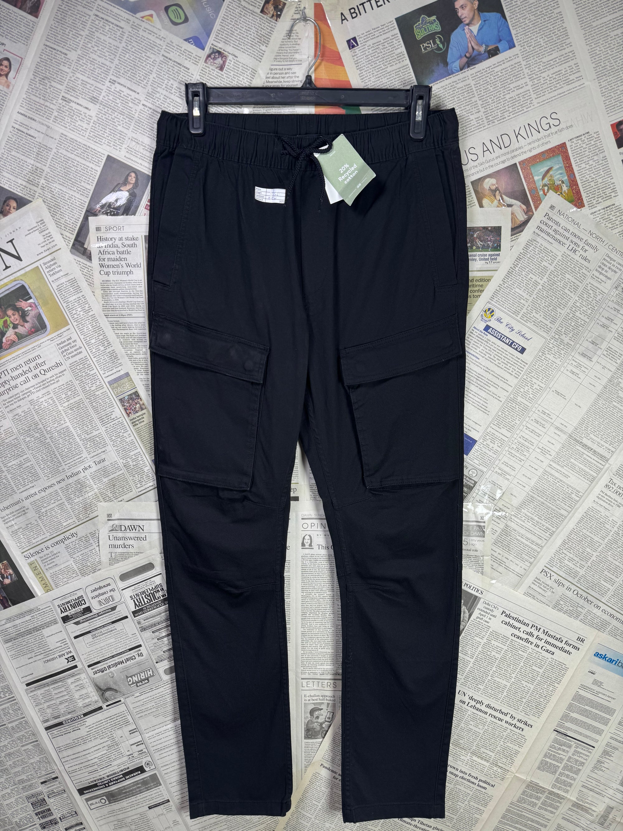 H&M® Waist: 32" | Black | Cargo Trouser | Fit: Skinny | Cotton - Elastane | 2670 - Genuine Maal