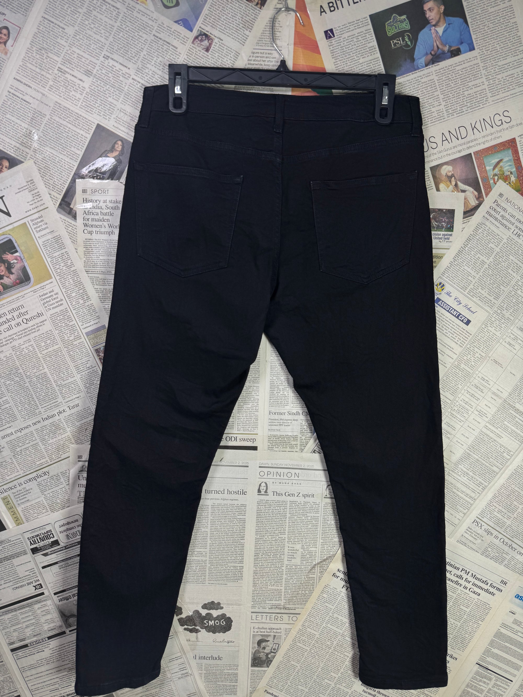 Topman® Waist: 32" to 34" | Black | Trouser | Fit: Tapered | 2650 - Genuine Maal