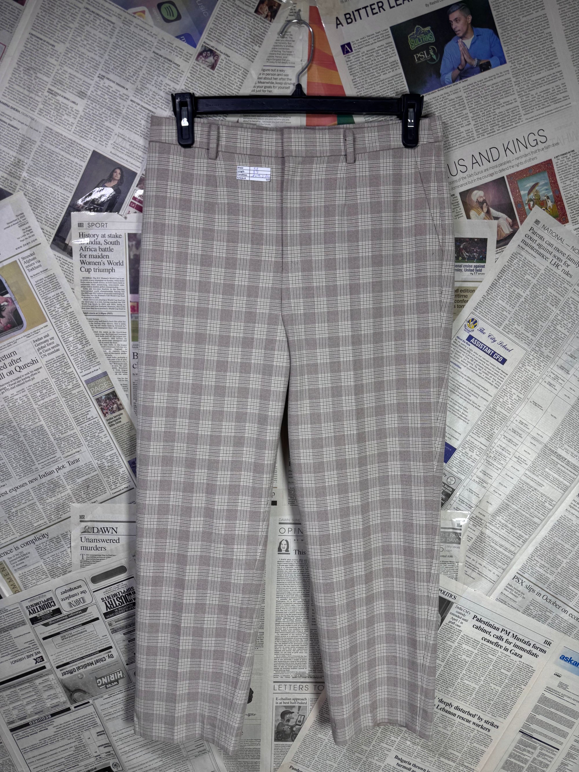 Uniqlo® Waist: 32" | Beige Check | Pant | 943 - Genuine Maal