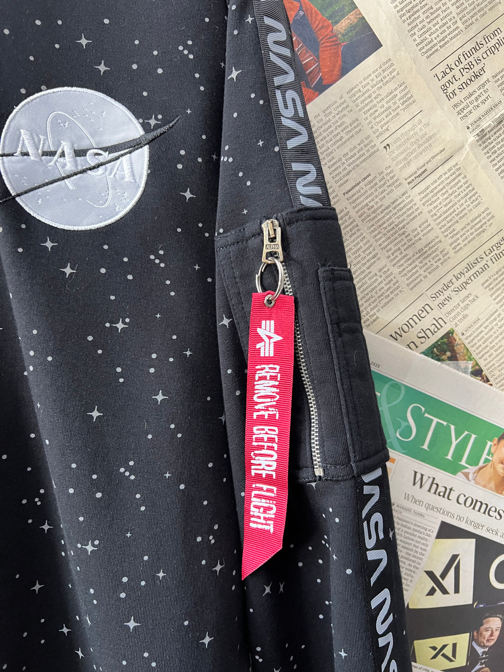 Nas*® Large | Chest: 23.5" | Black | Sweat Shirt - Genuine Maal