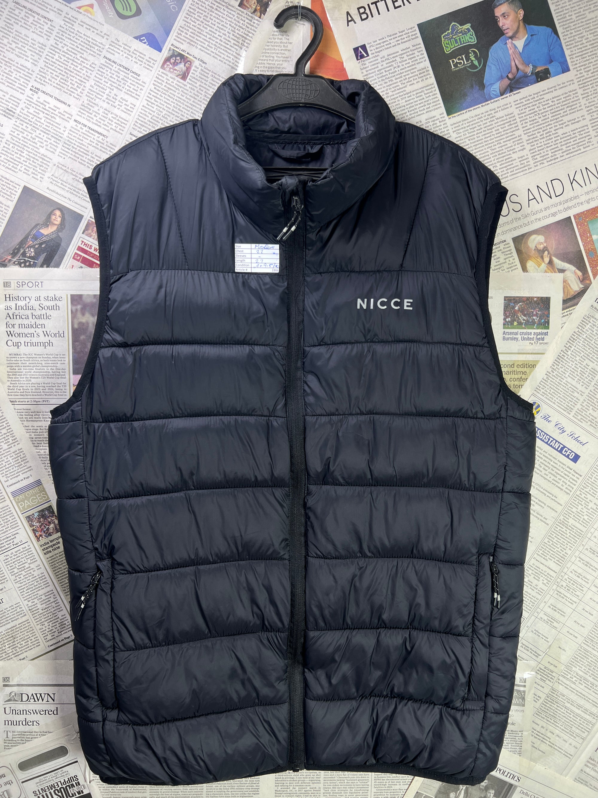Nicce® Medium | Chest: 22" | Black | Sleeveless Puffer Jacket | 1986 - Genuine Maal