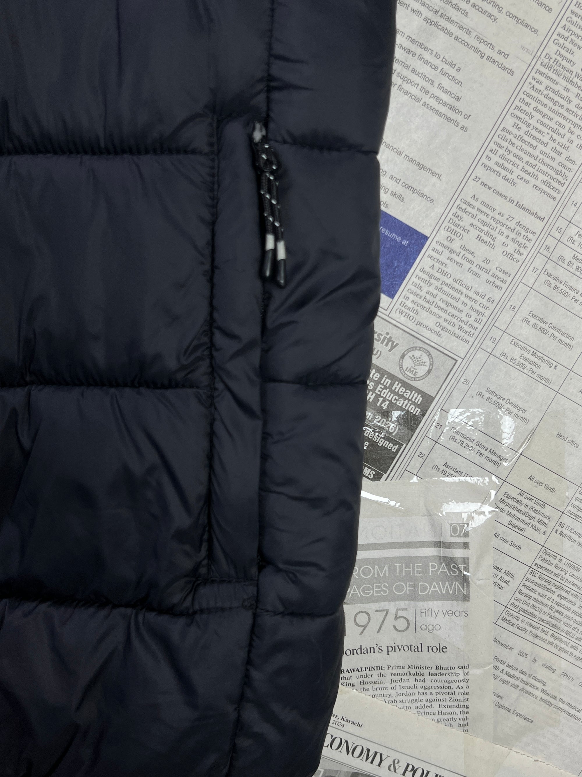 Nicce® Medium | Chest: 22" | Black | Sleeveless Puffer Jacket | 1986 - Genuine Maal